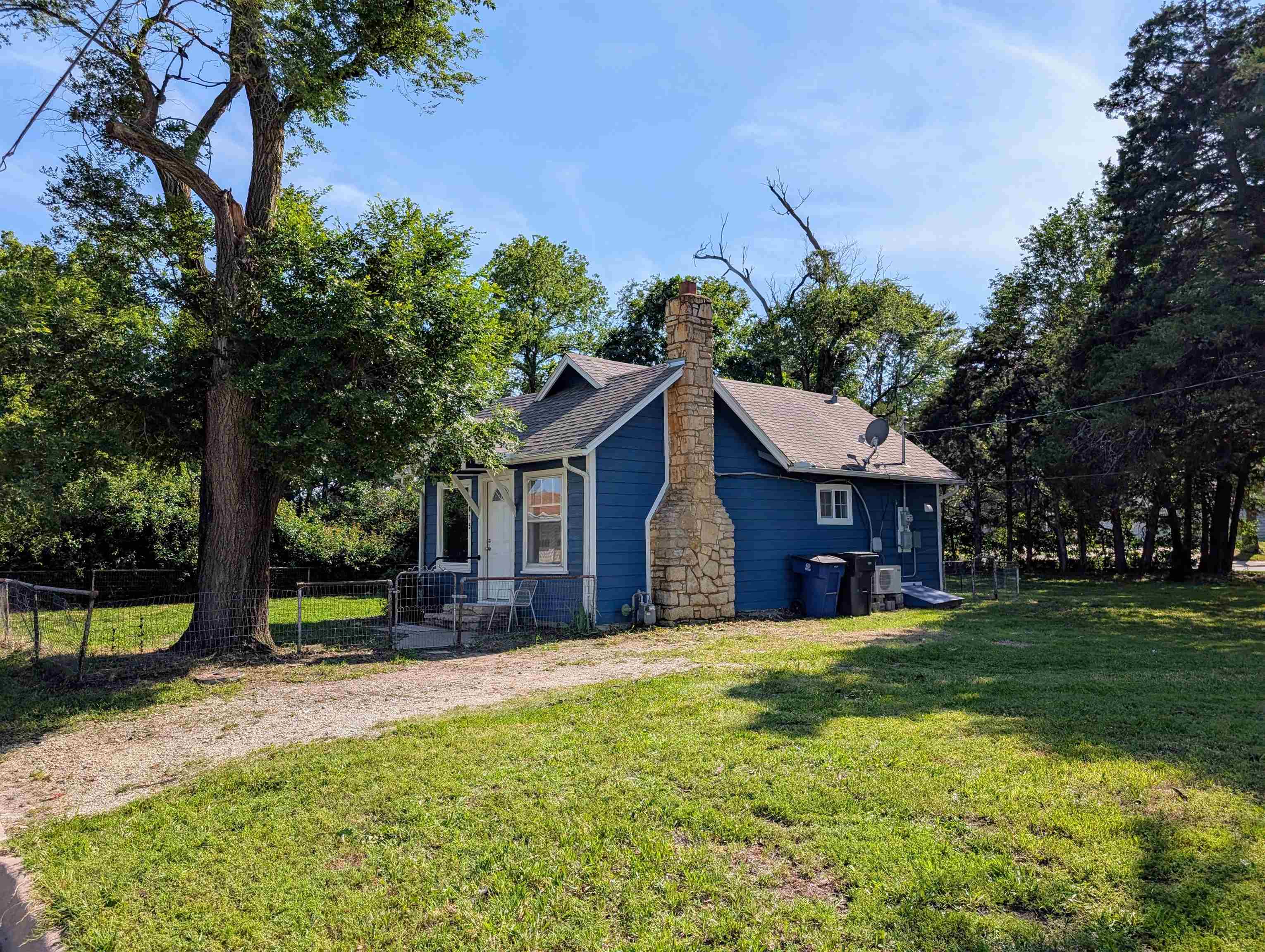 1015 S Walnut St Property Photo 1