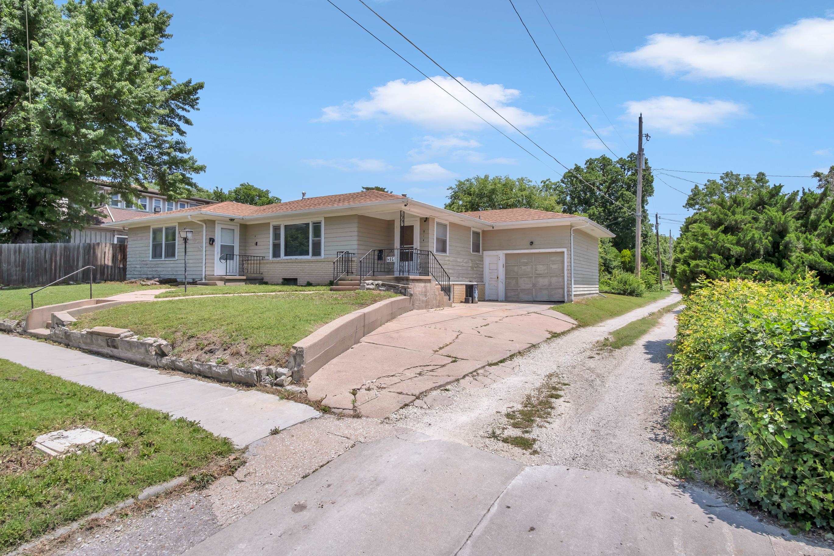 914-916 N Pine St Property Photo 2