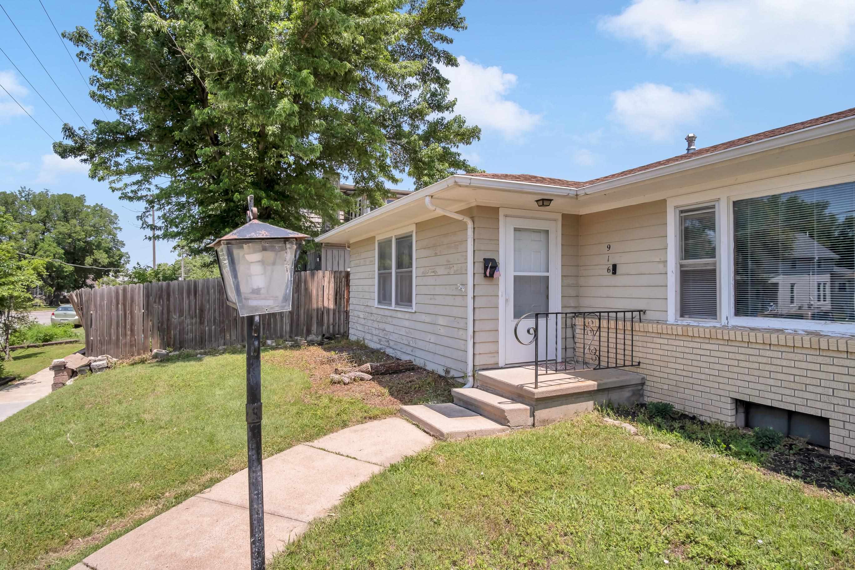 914-916 N Pine St Property Photo 6