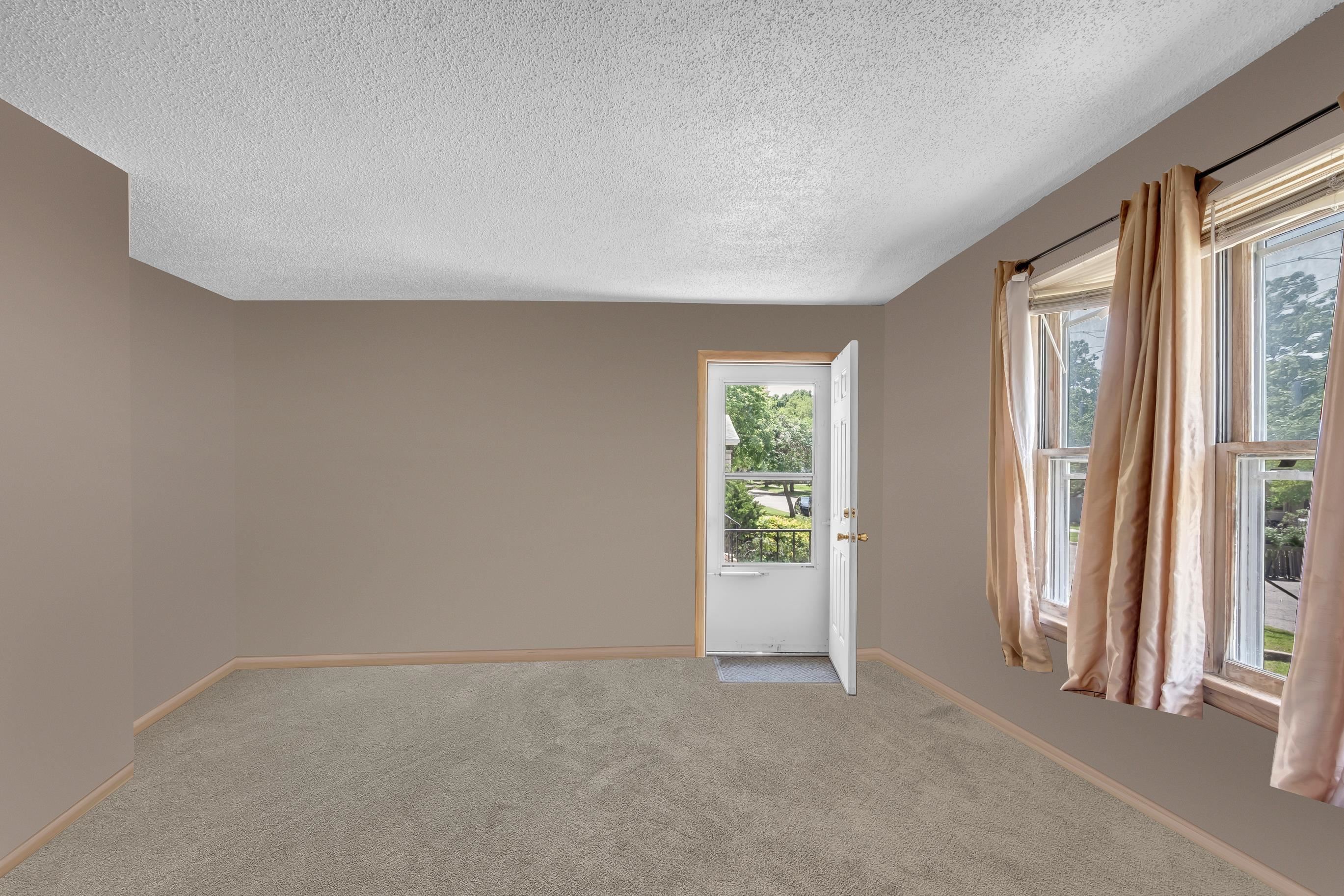 914-916 N Pine St Property Photo 10