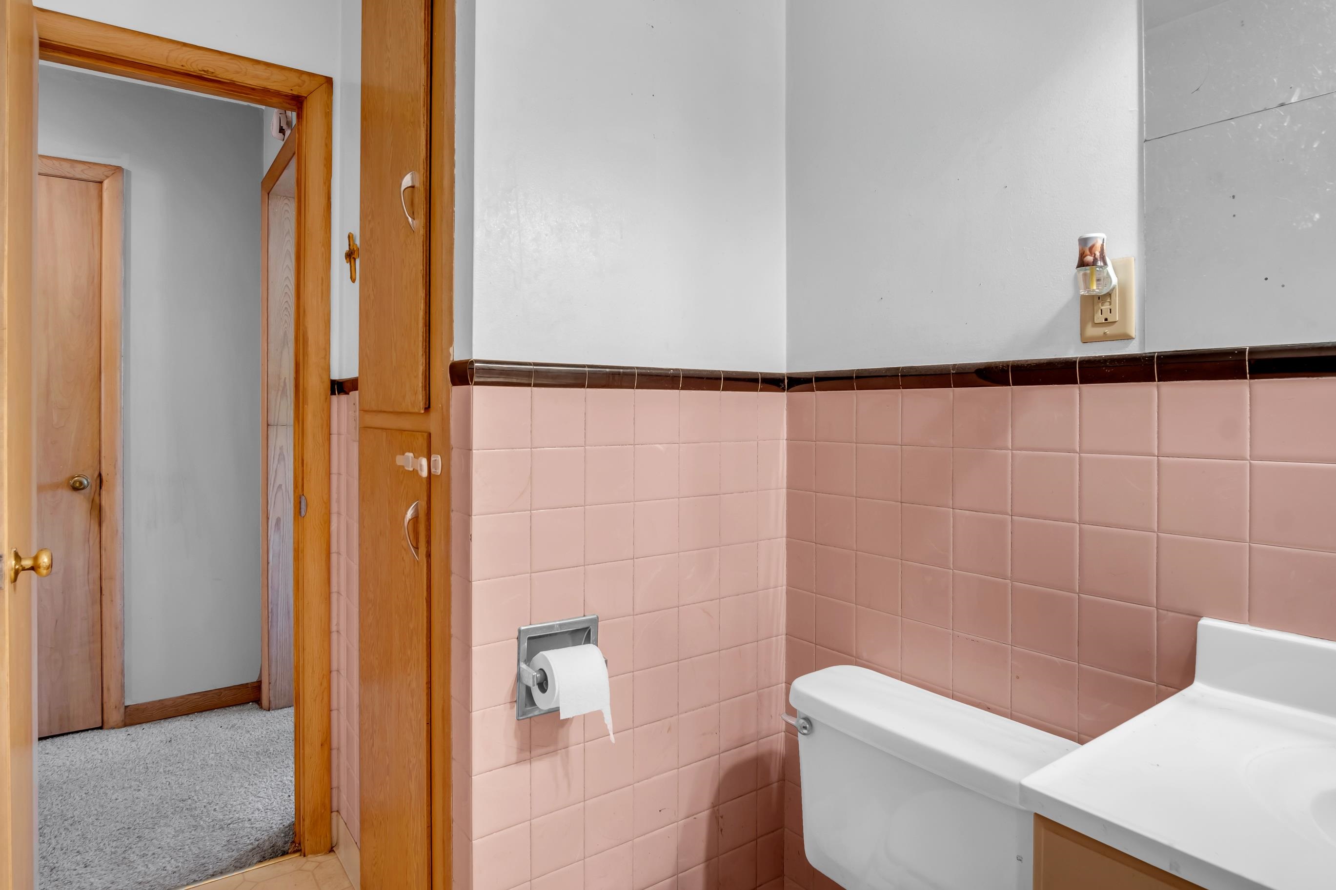 914-916 N Pine St Property Photo 12