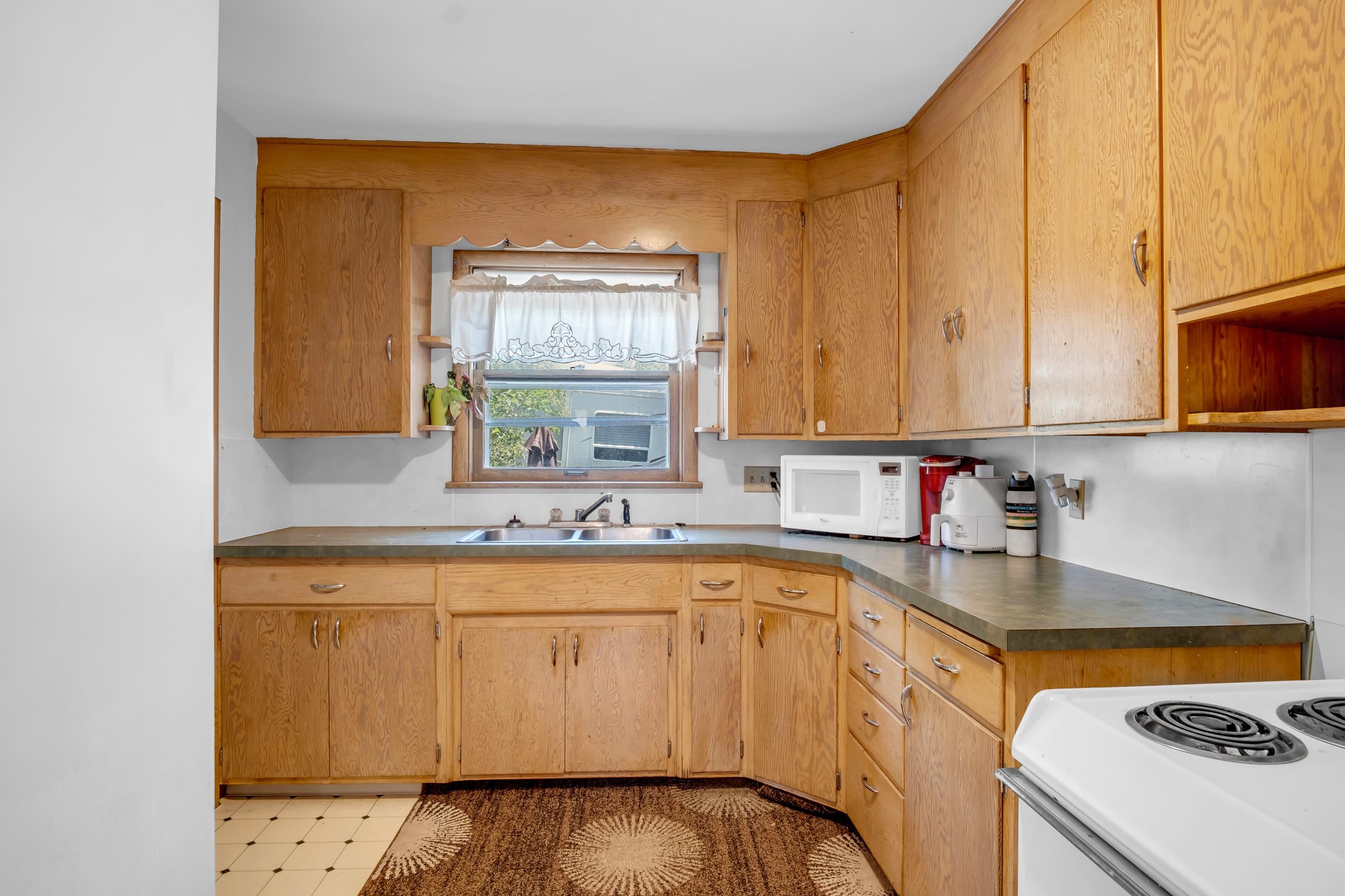 914-916 N Pine St Property Photo 13