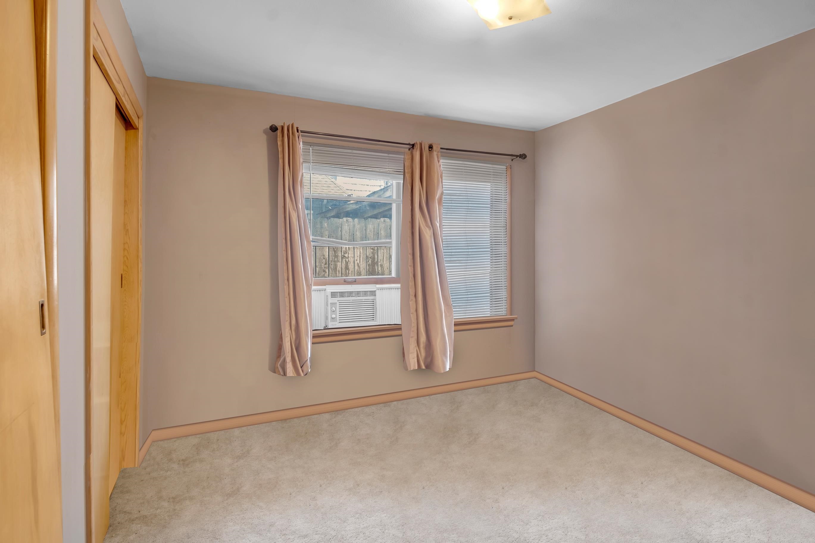 914-916 N Pine St Property Photo 15