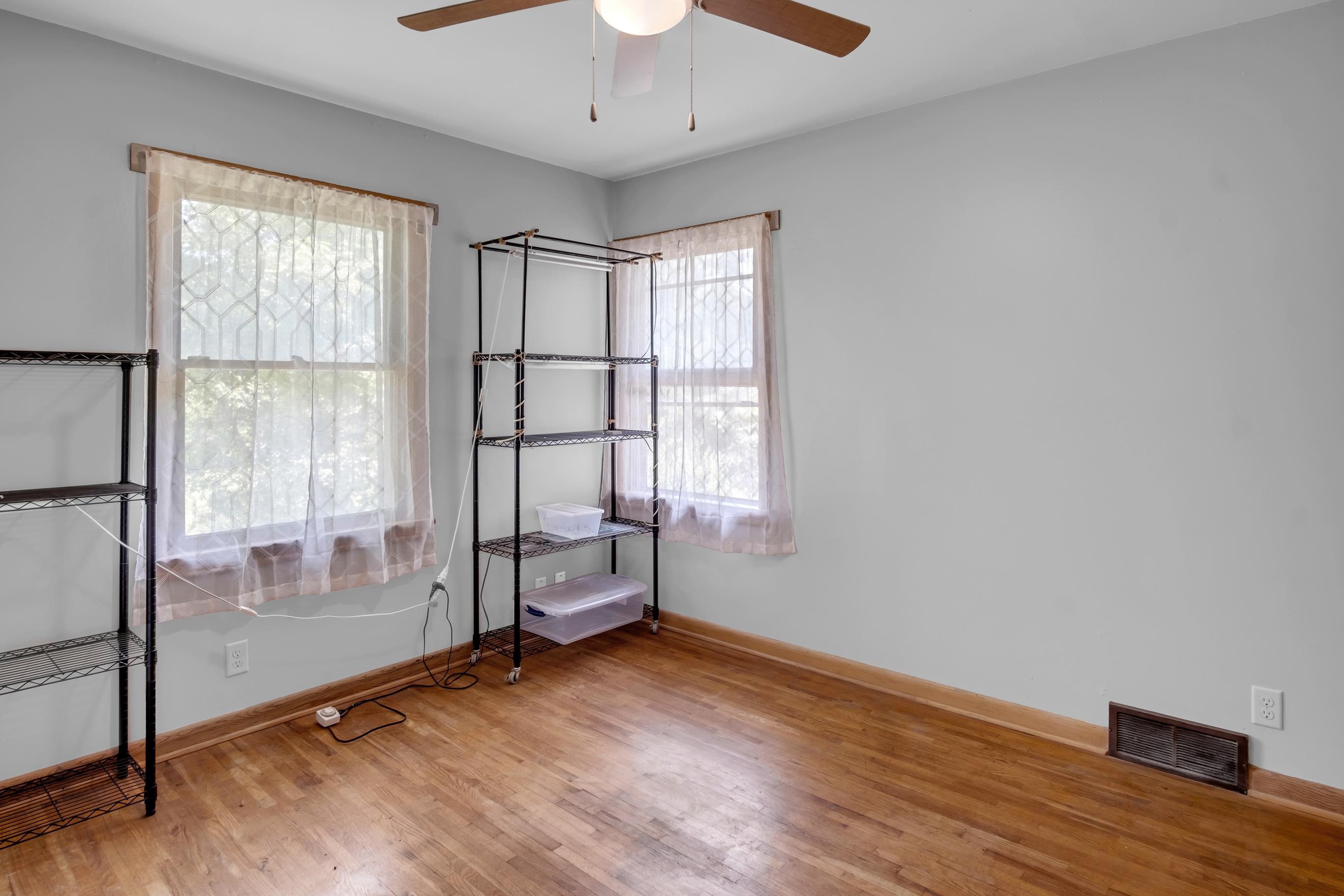 914-916 N Pine St Property Photo 27