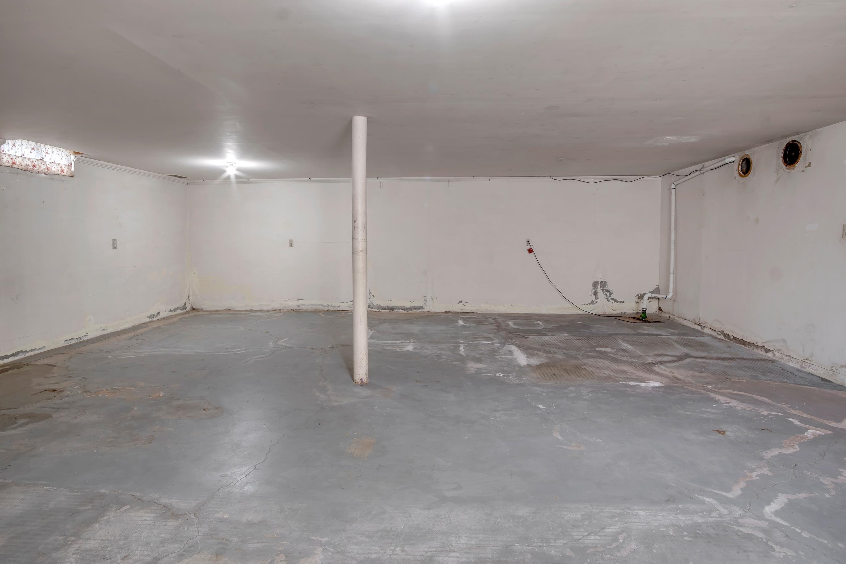 914-916 N Pine St Property Photo 32
