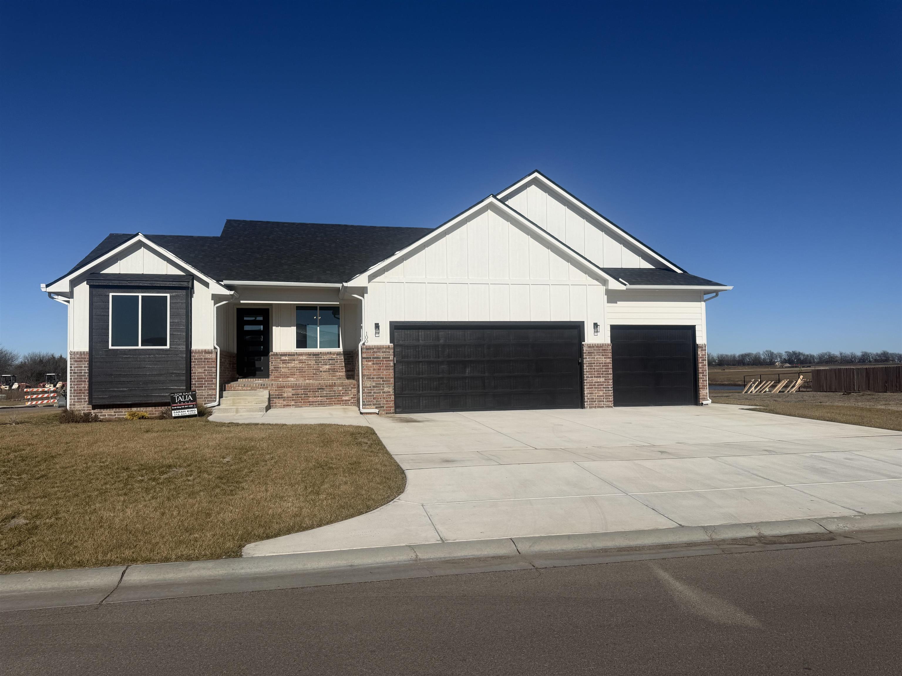 100 S Wellcrest Ct. Property Photo 1