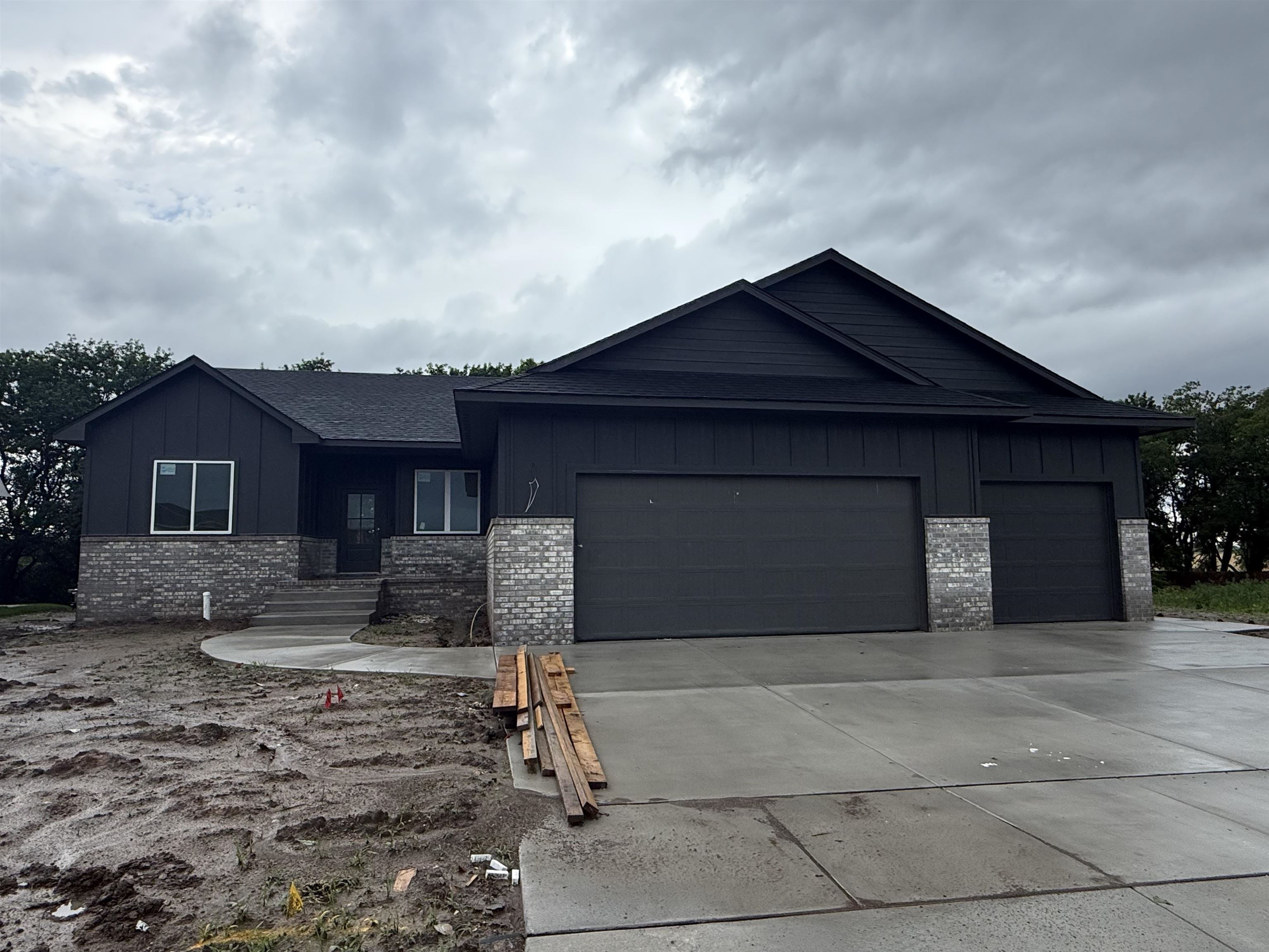 107 S Wellcrest St. Property Photo