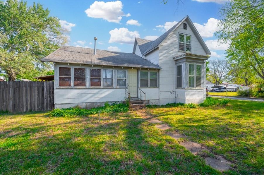 602 Lincoln Property Photo 2