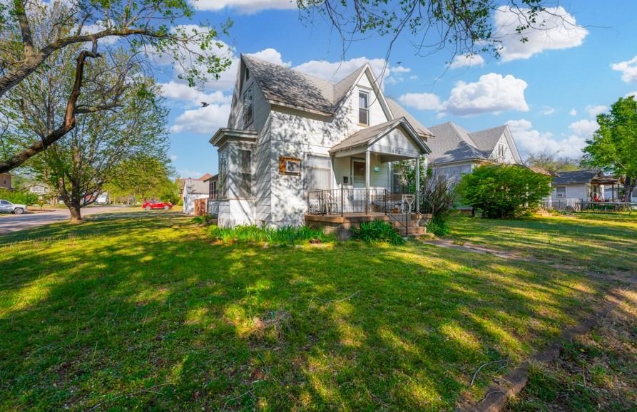 602 Lincoln Property Photo 3