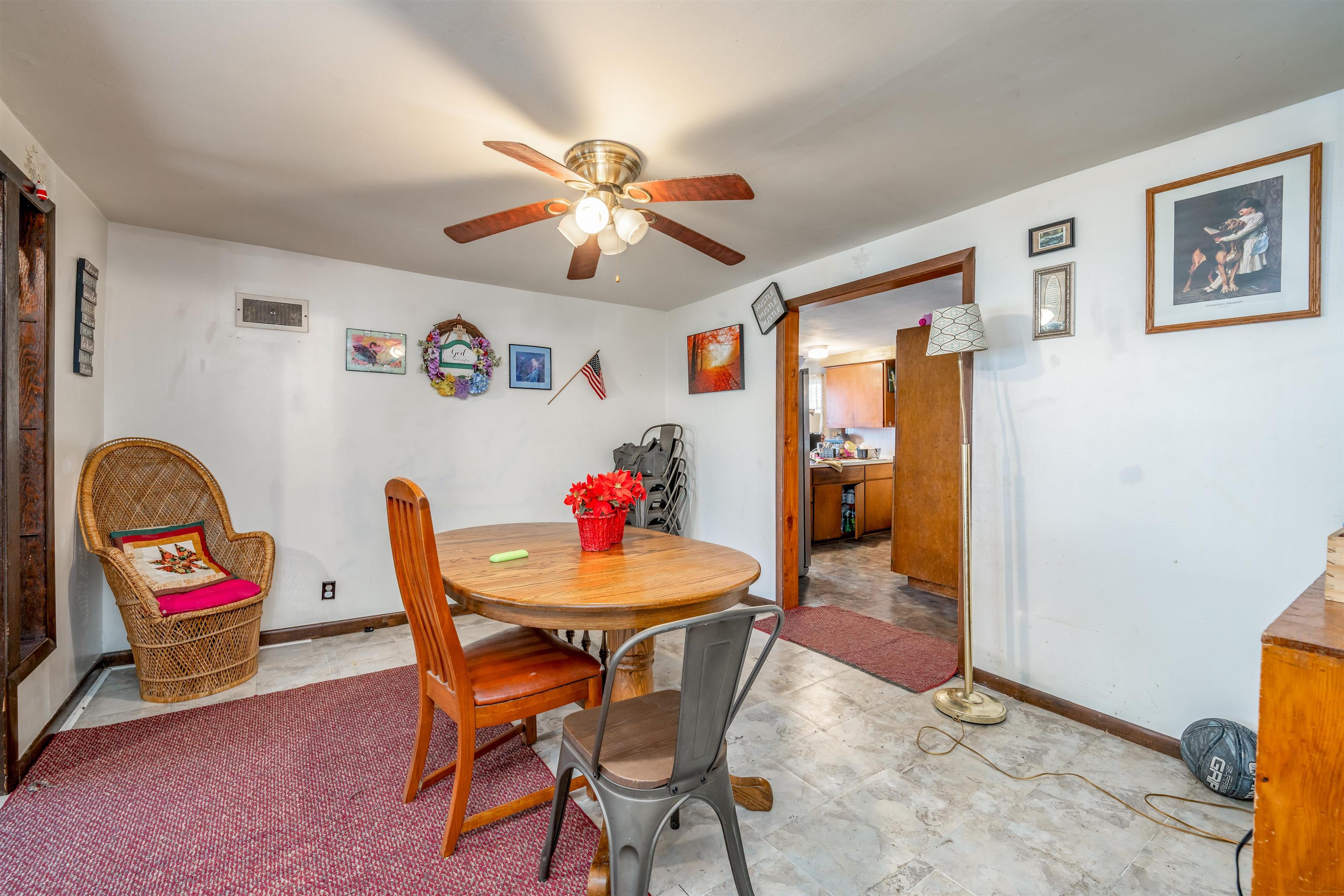 602 Lincoln Property Photo 10