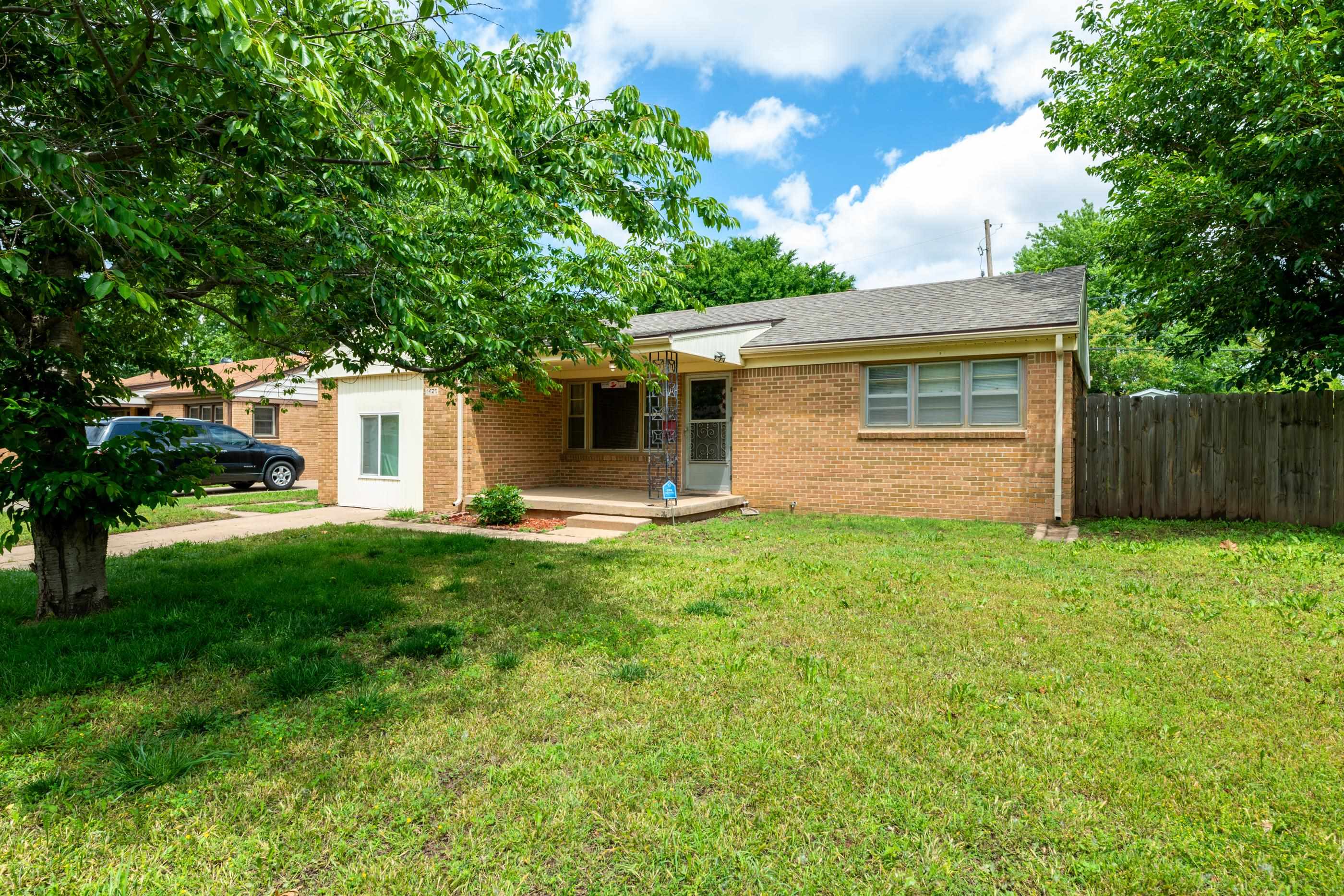 1420 E Amsden Ln Property Photo 1