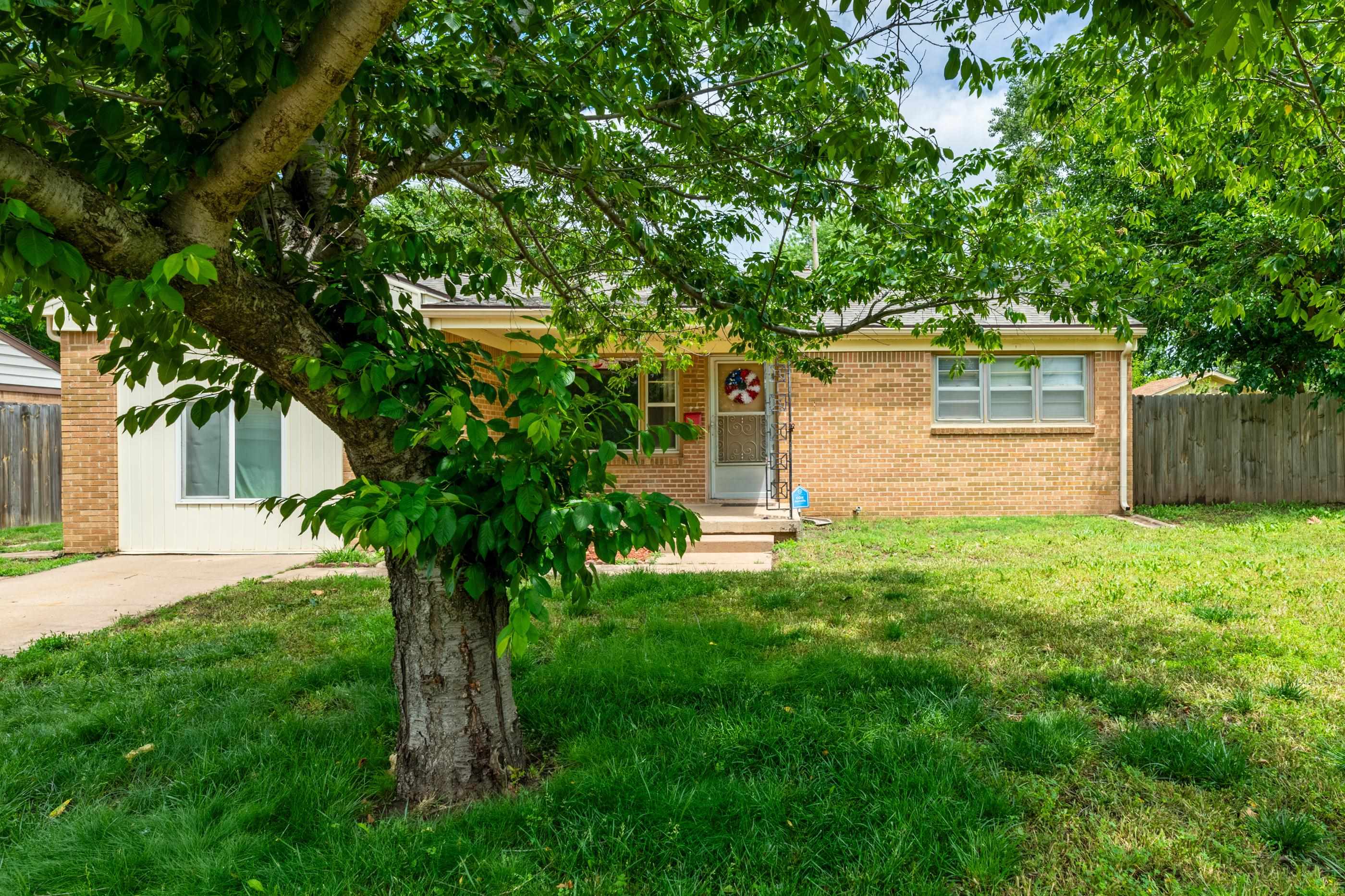 1420 E Amsden Ln Property Photo 2
