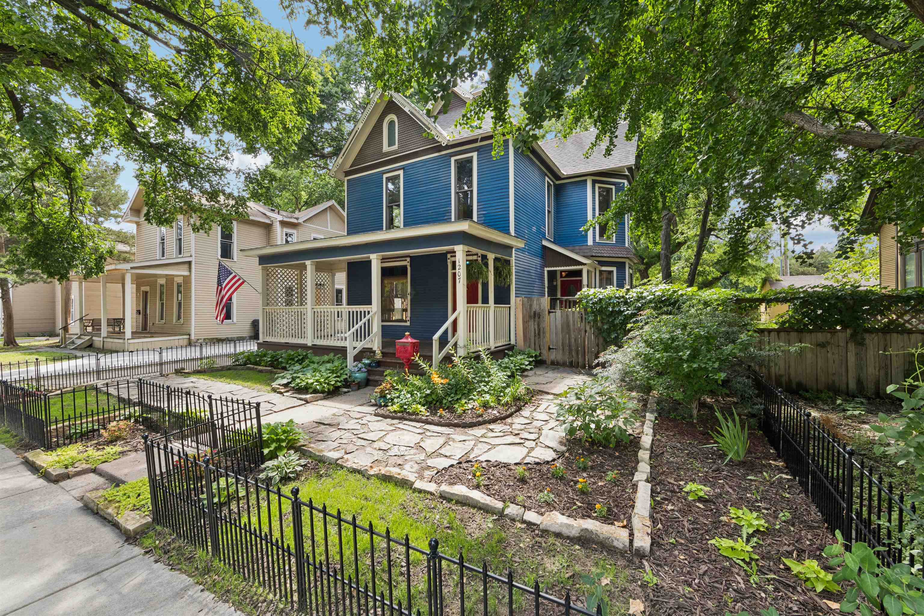 1207 N Bitting Ave Property Photo 2