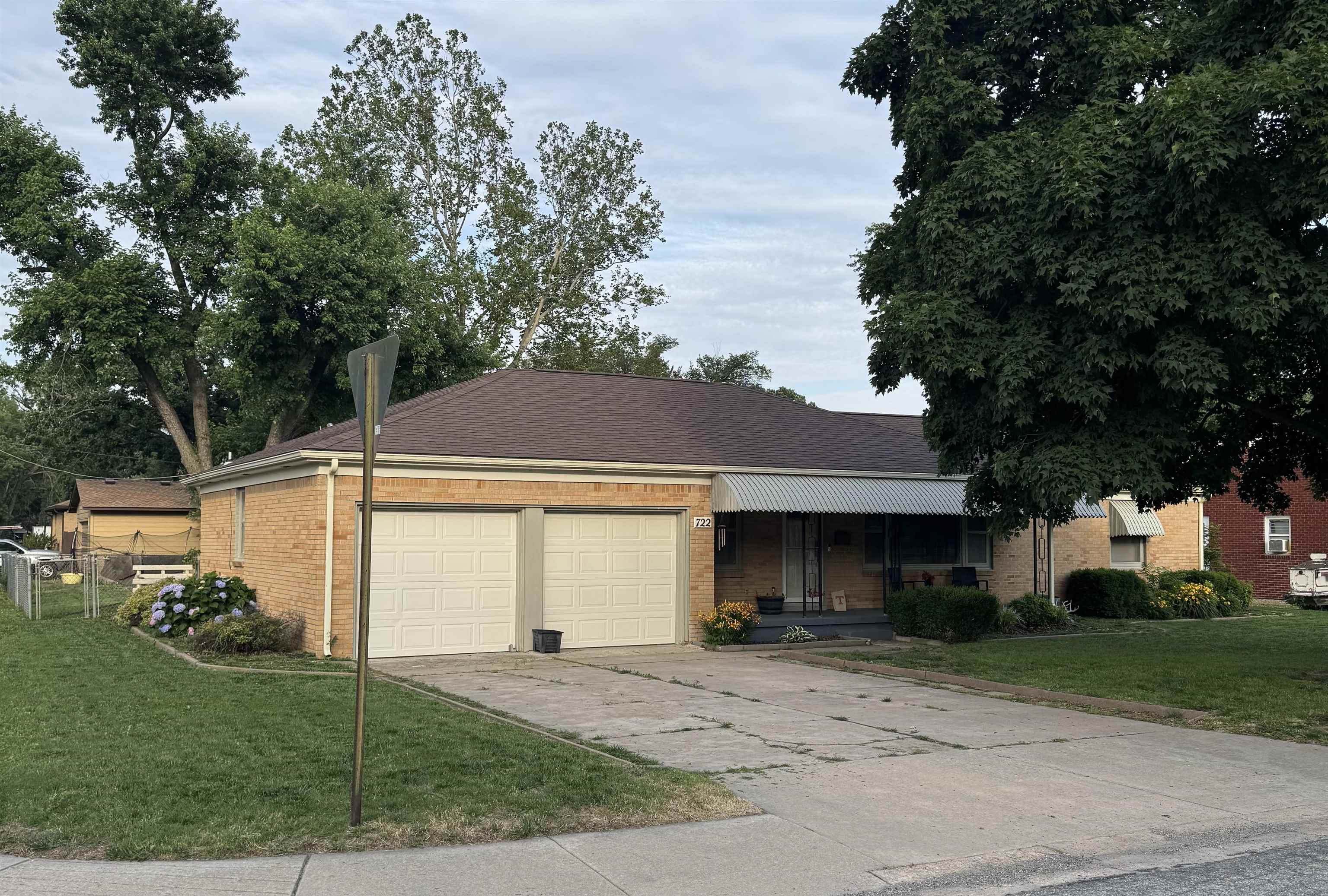 722 Westview Dr Property Photo