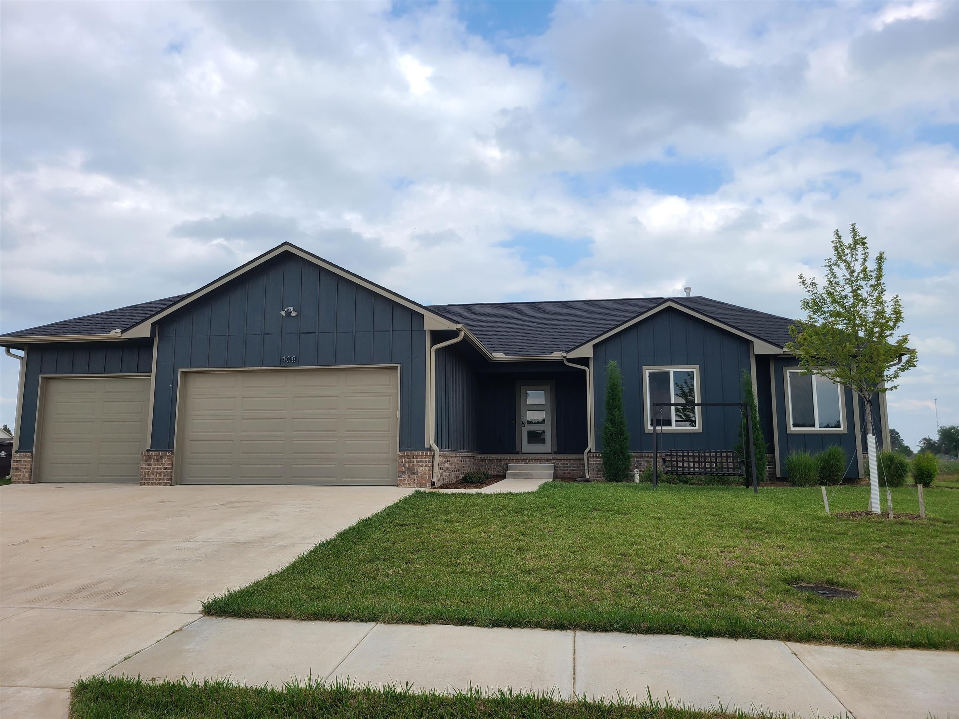 408 Vasa Way Property Photo 1