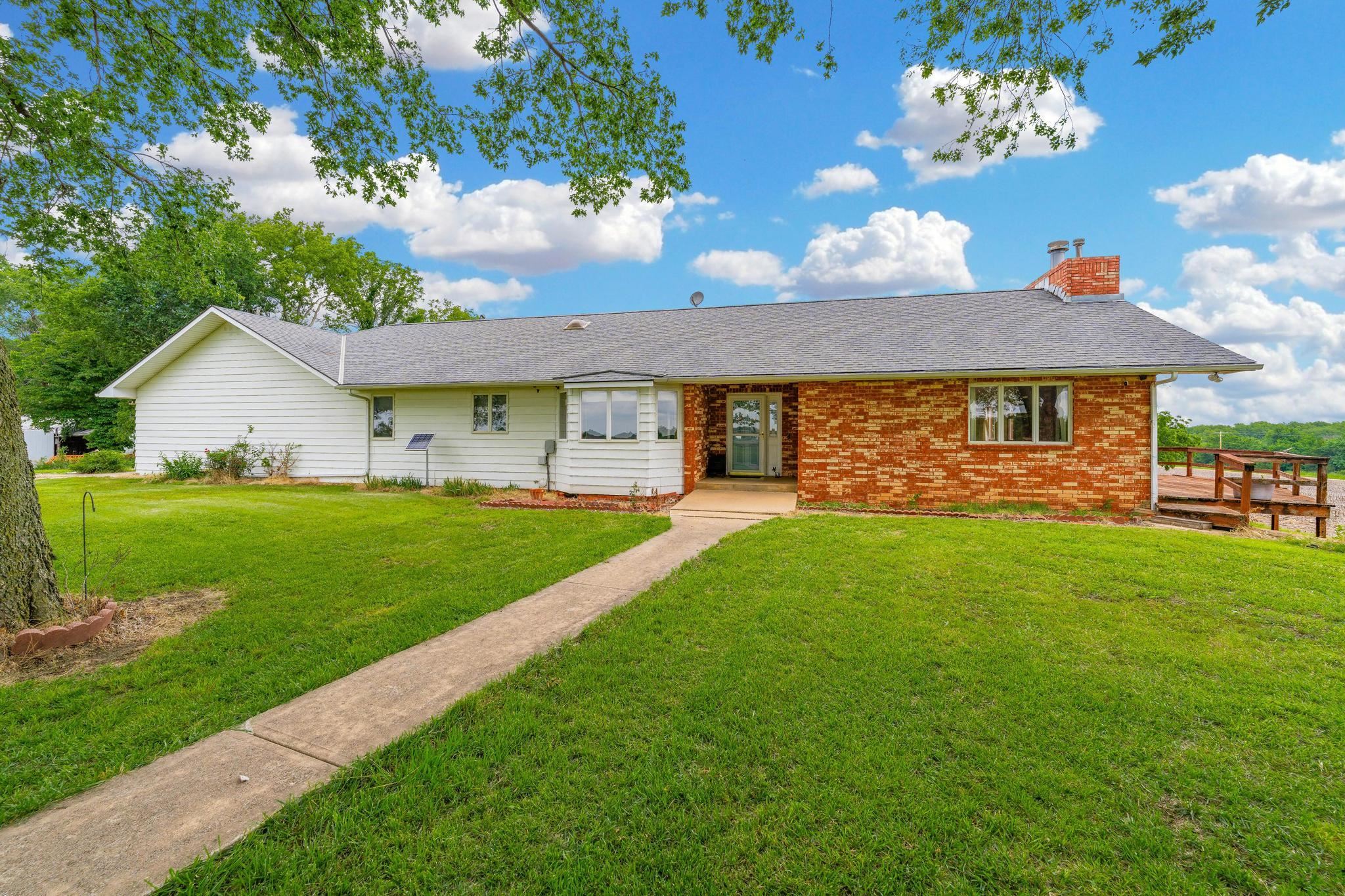 875 S Geuda Springs Rd Property Photo 1