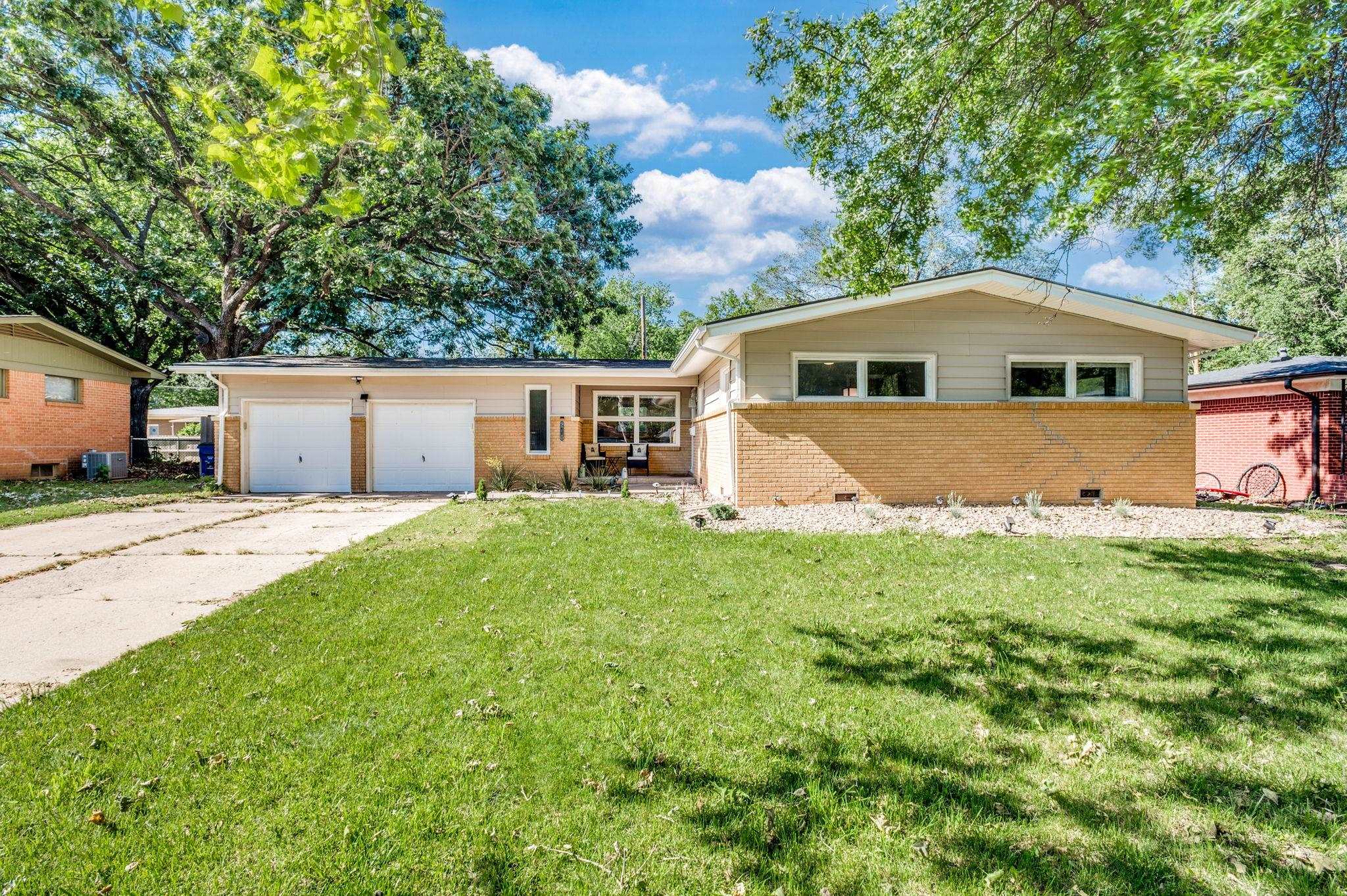 9710 W Hickory Ln Property Photo 1