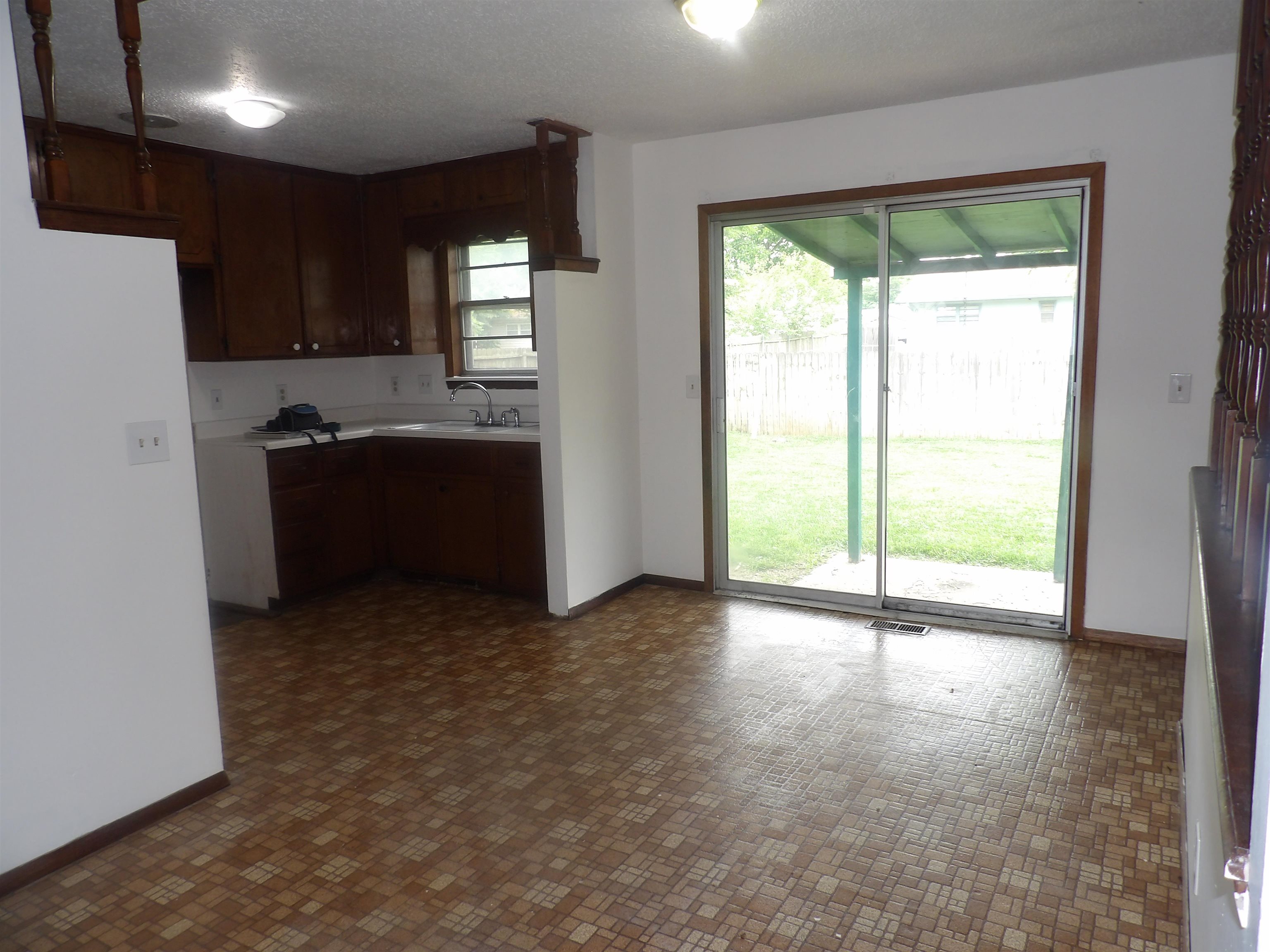 3031 S Chase Property Photo 9