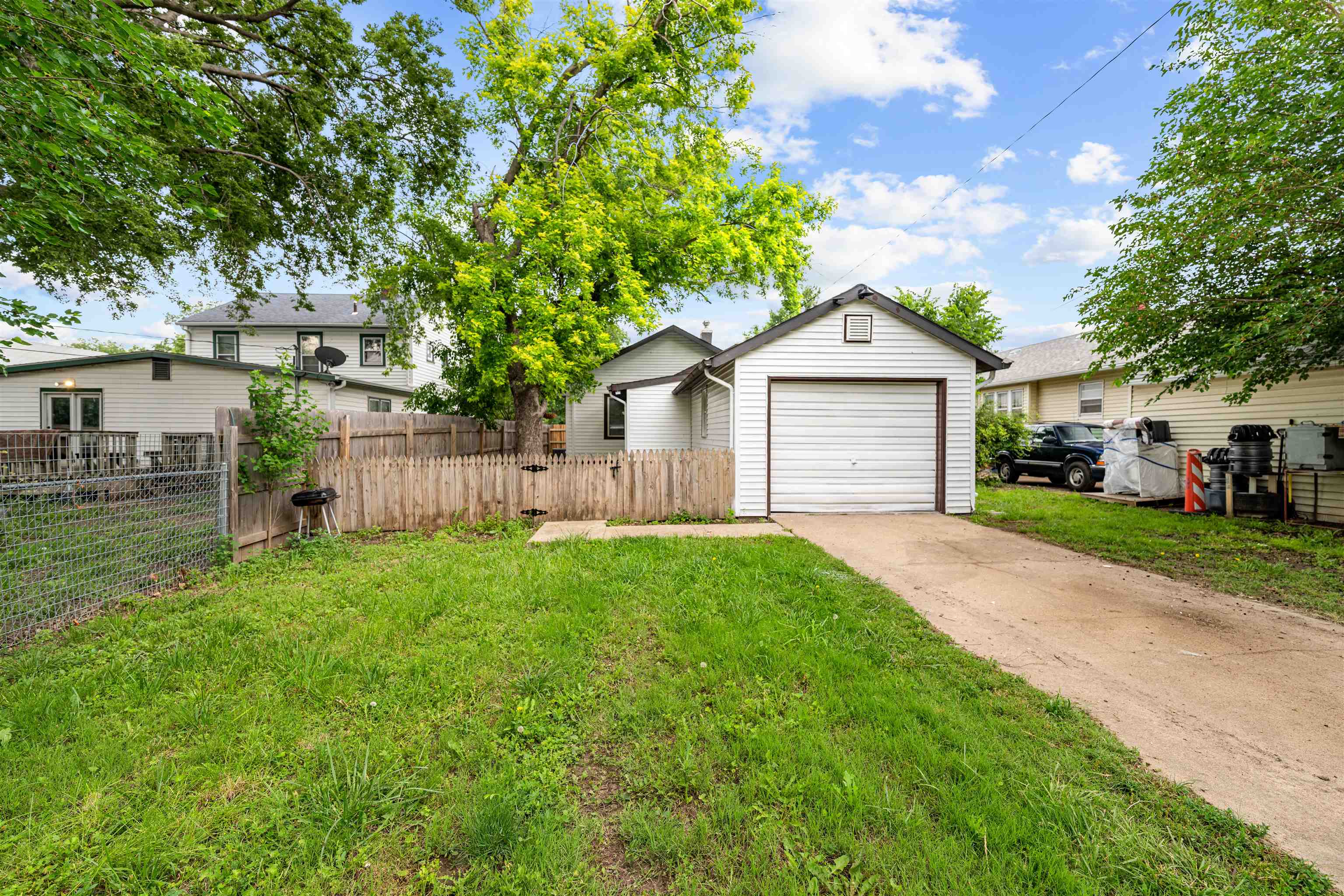 708 W Prescott Ave Property Photo 3