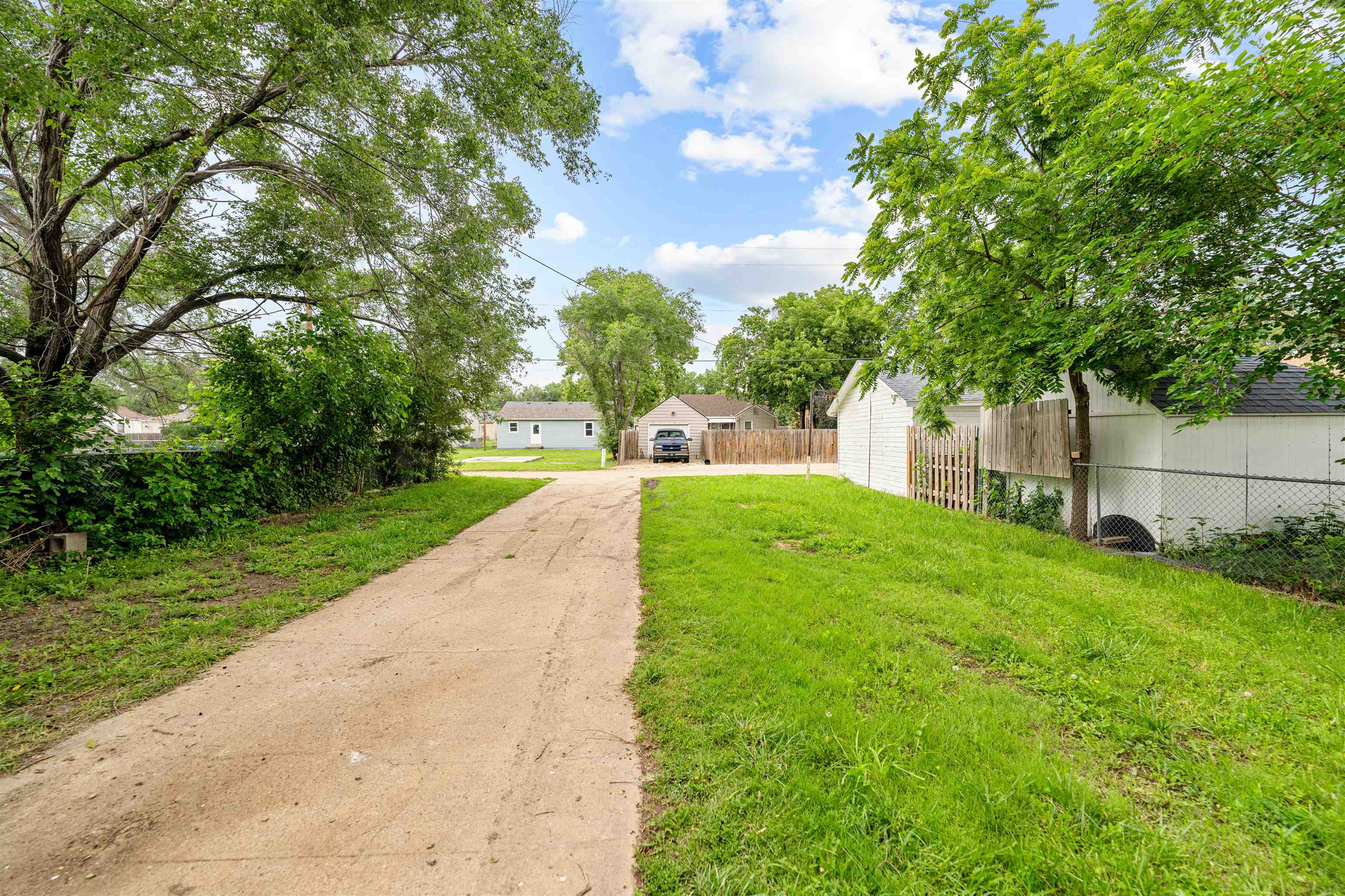 708 W Prescott Ave Property Photo 4