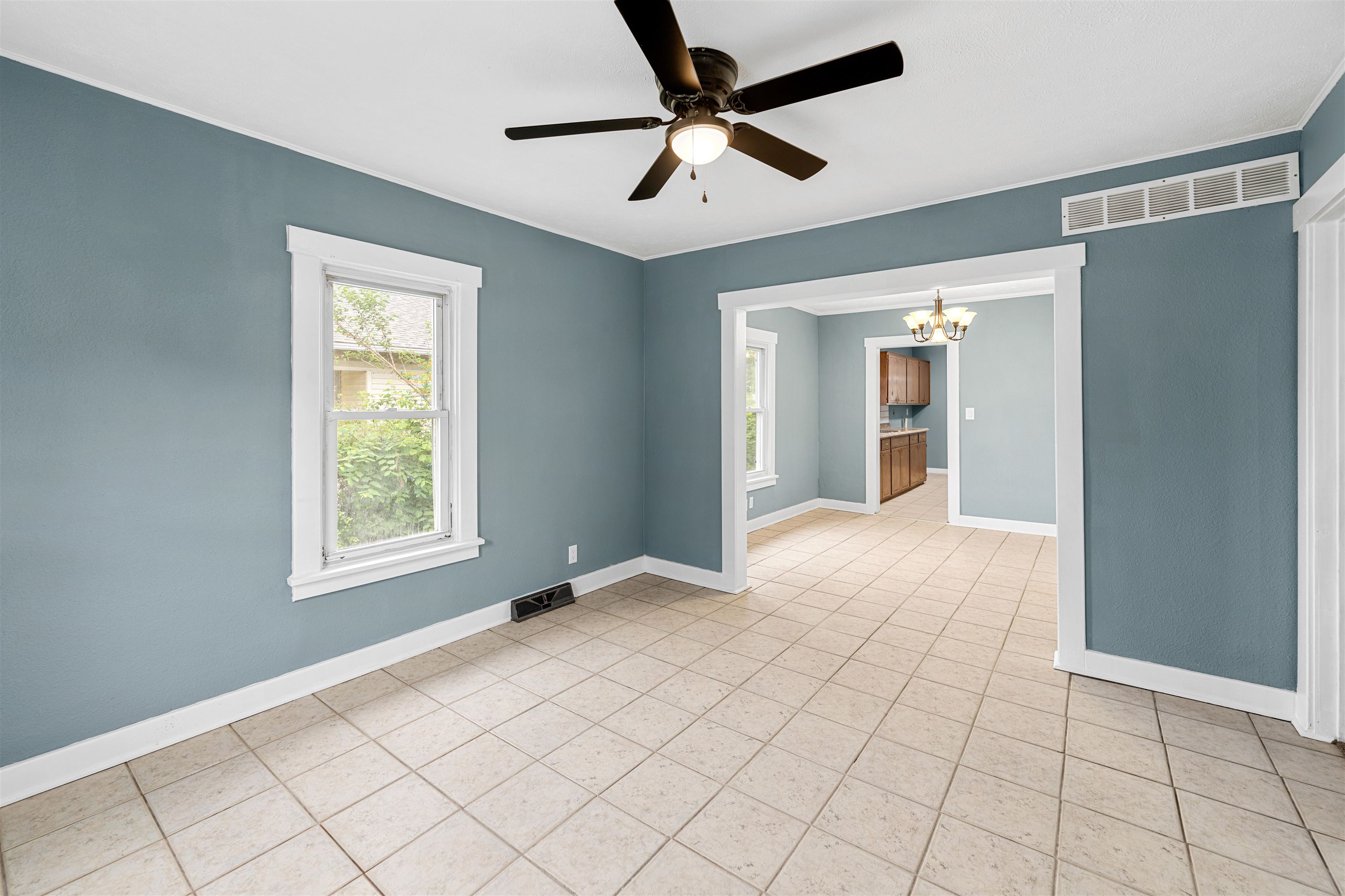 708 W Prescott Ave Property Photo 5