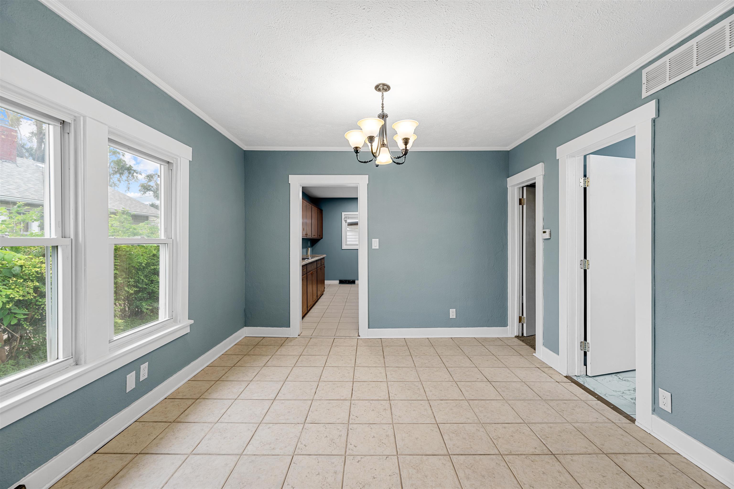 708 W Prescott Ave Property Photo 9