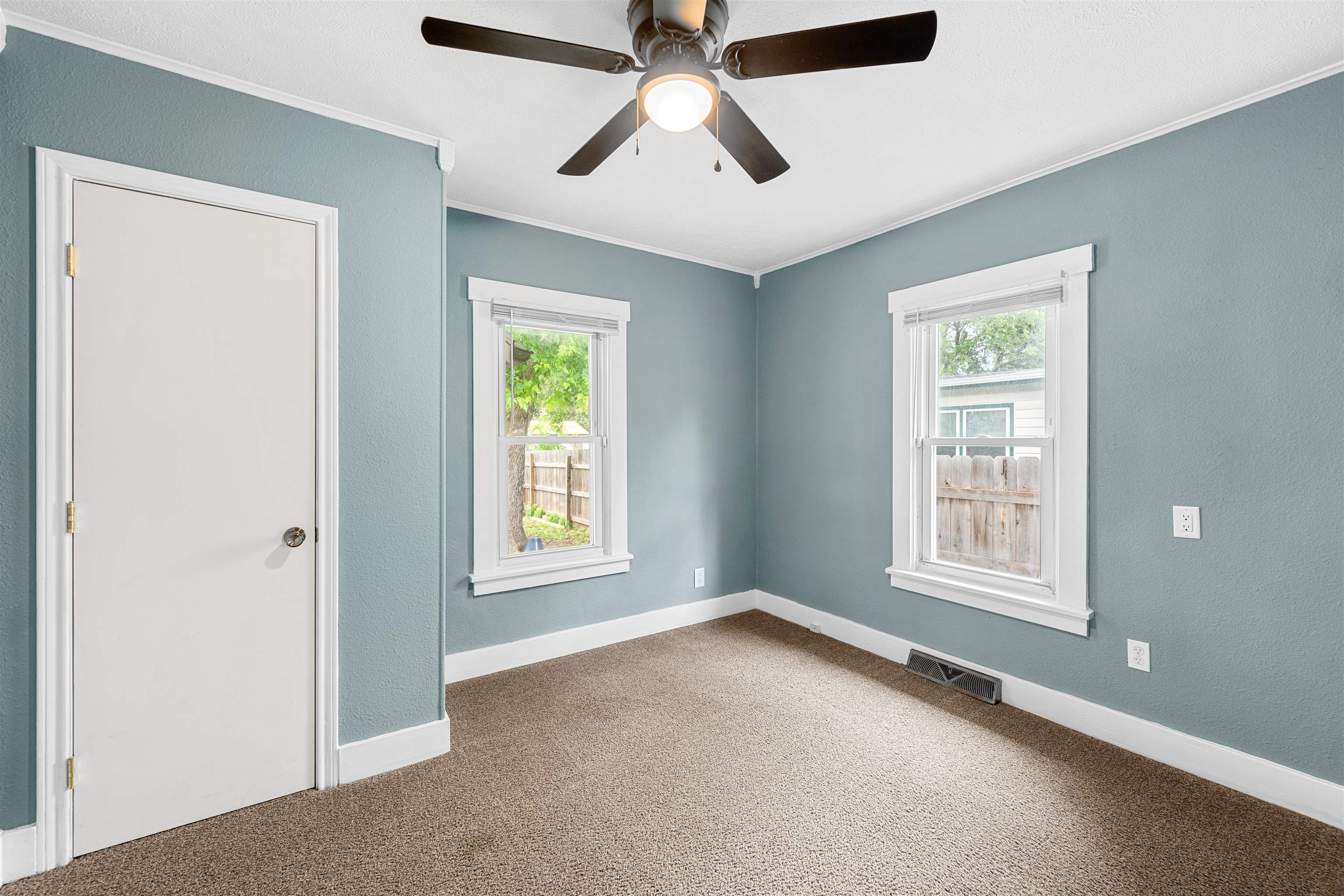 708 W Prescott Ave Property Photo 14