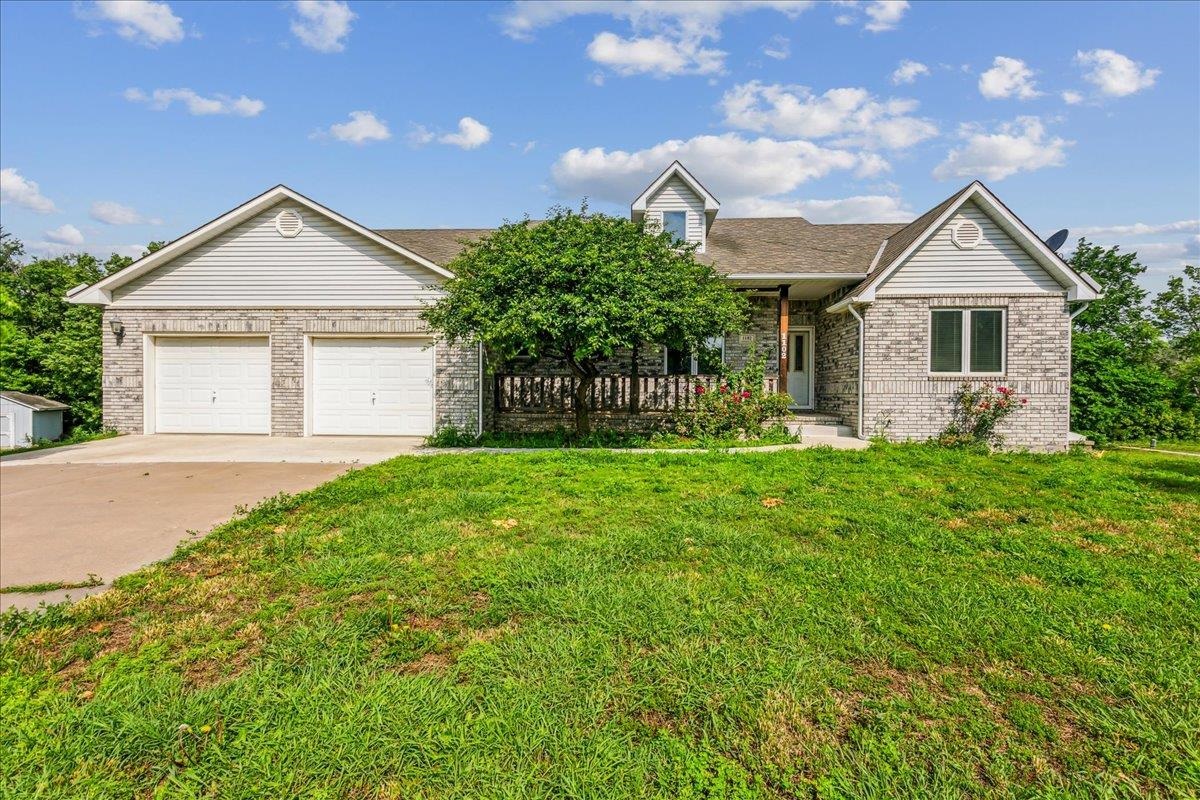 1102 E Rainbow Ct Property Photo 1