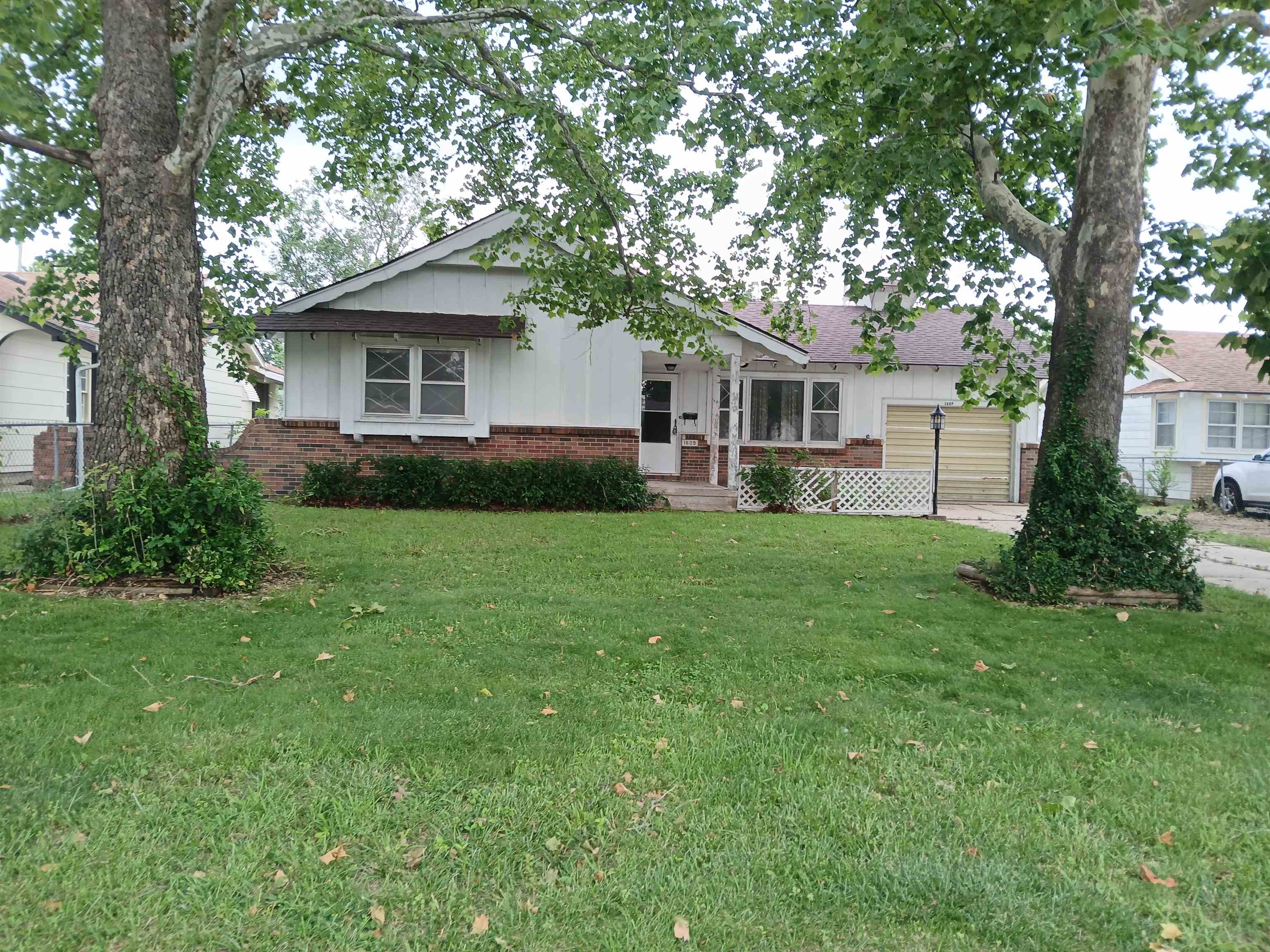 1609 W anita Property Photo 1