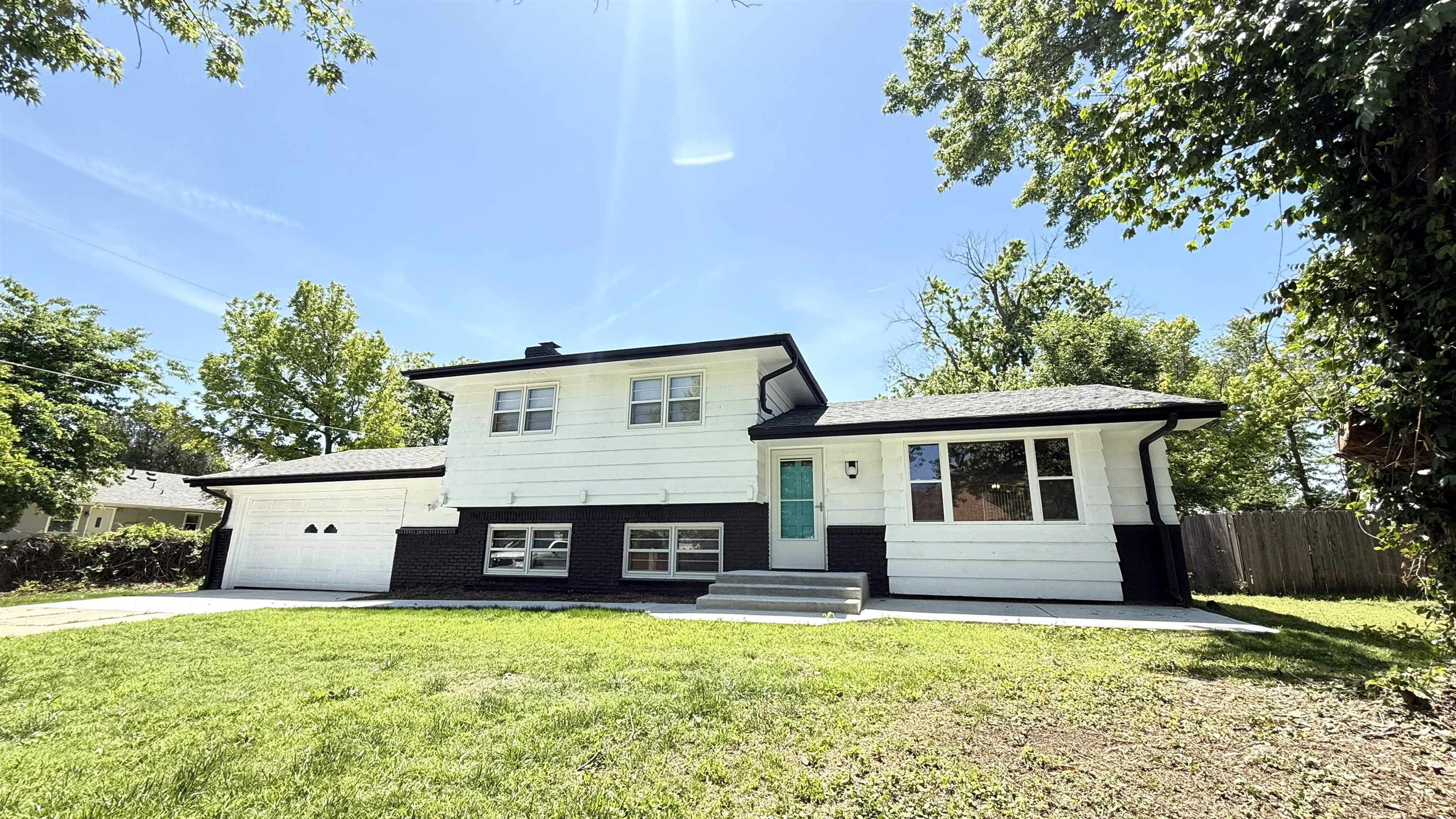4515 Greenbriar Ln Property Photo 1