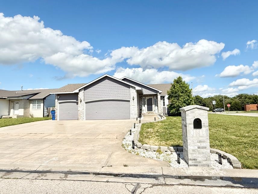 1734 S Justin Cir Property Photo 1