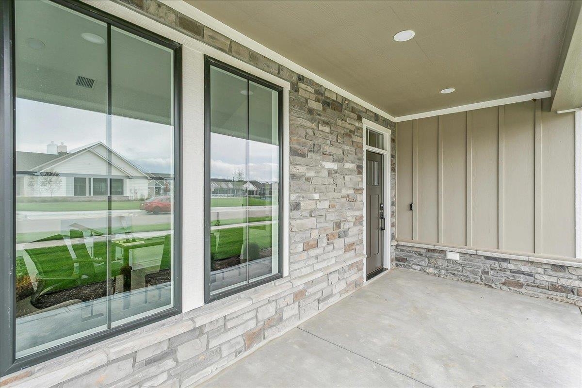 203 S Legacy Way Property Photo 4