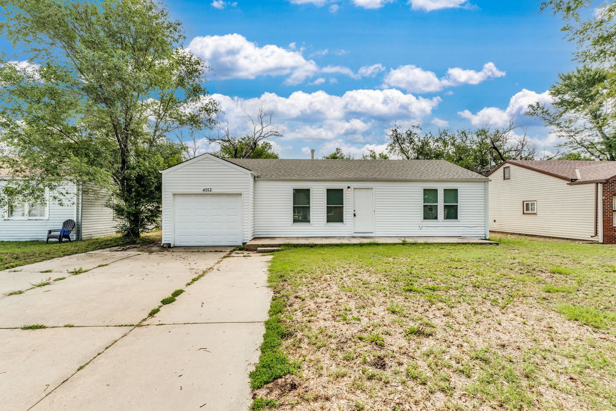 4552 S Walnut Ave Property Photo