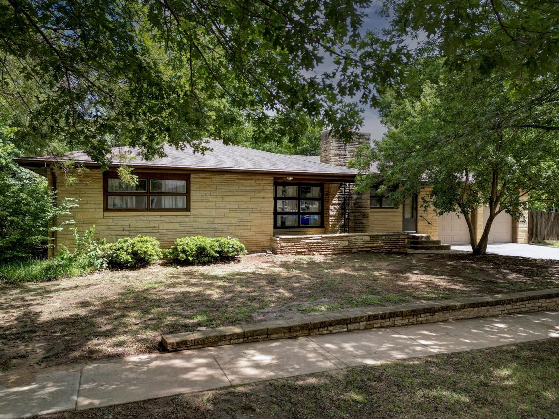 424 W Birch Ave Property Photo 1