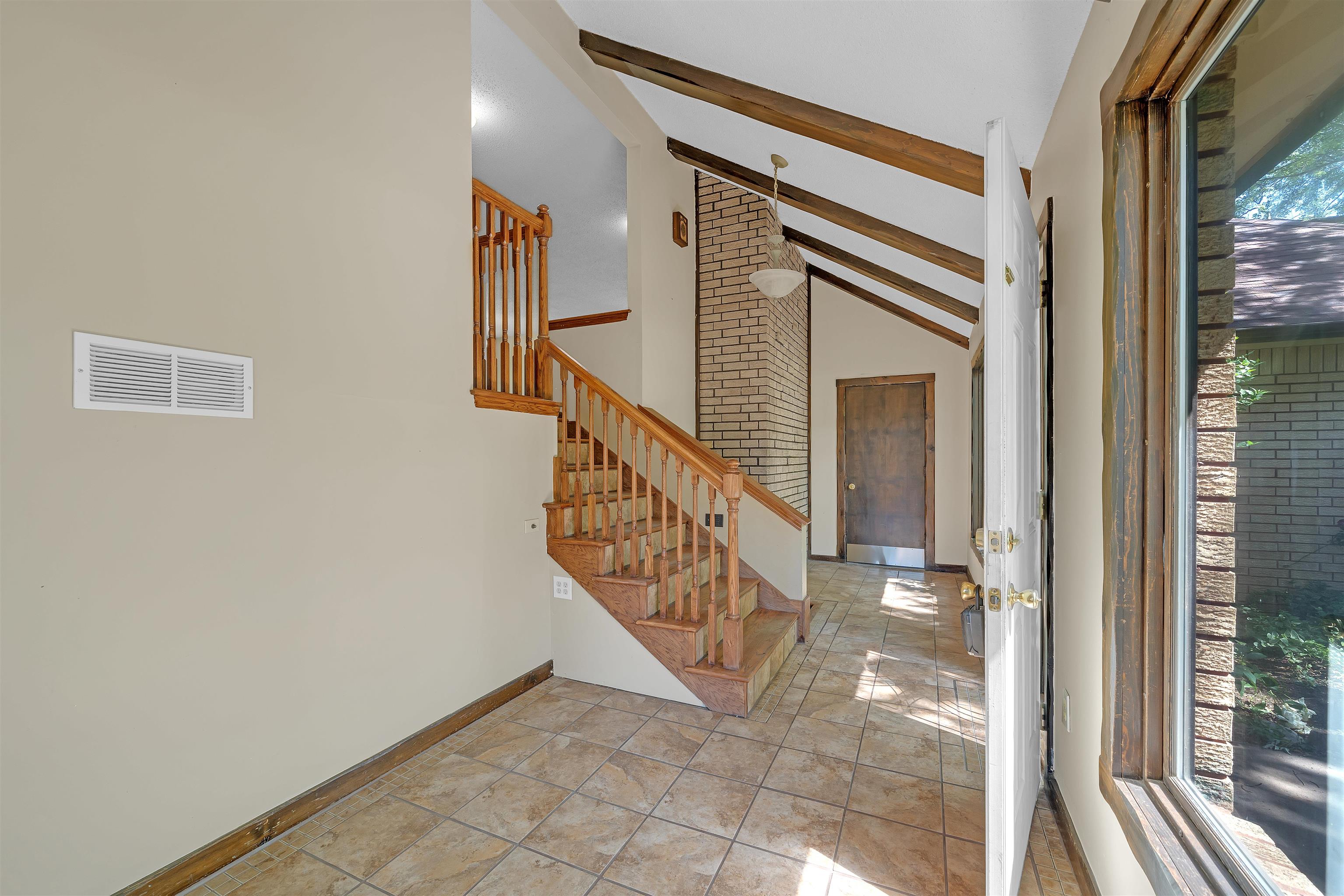 1671 N Maybelle St Property Photo 6