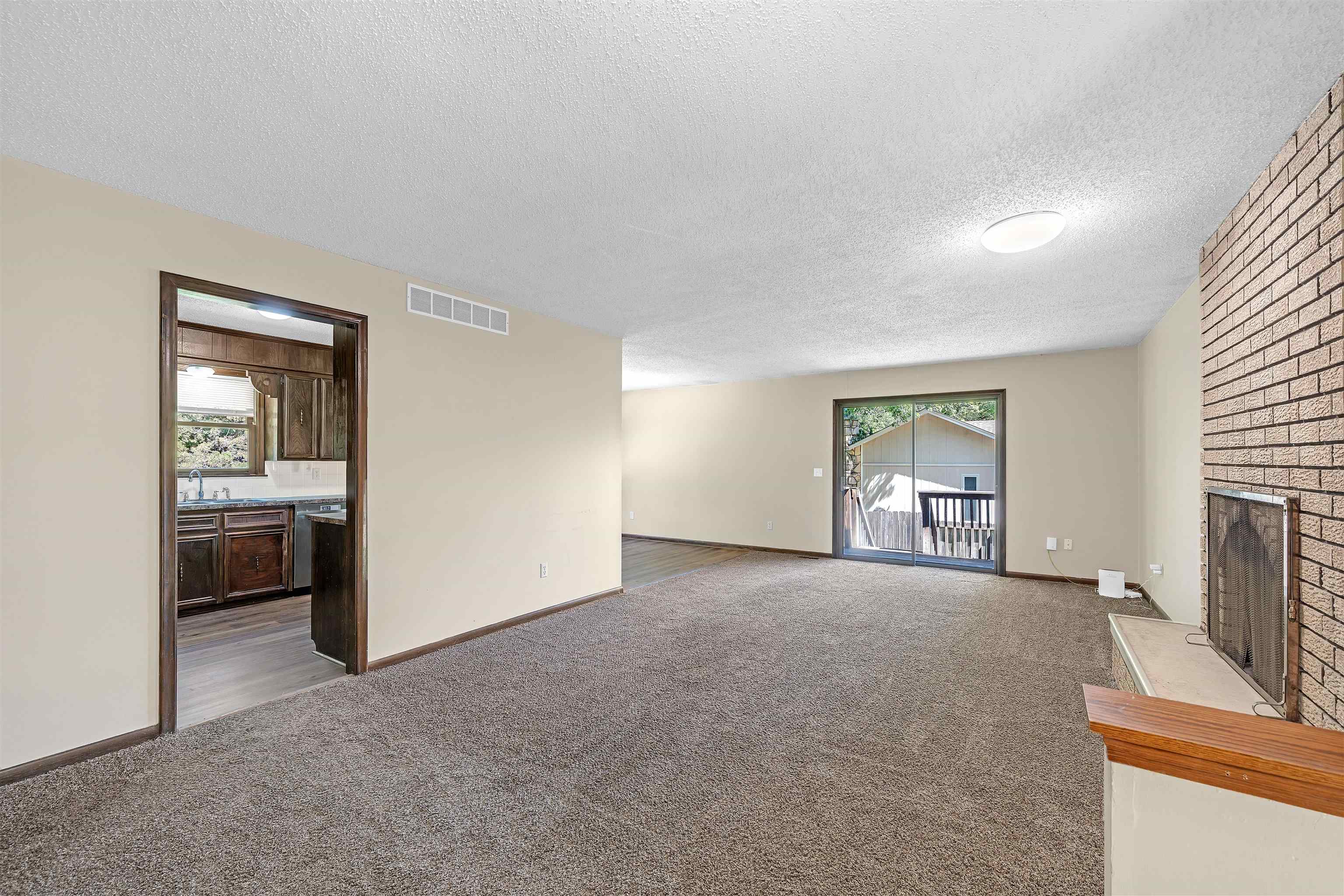 1671 N Maybelle St Property Photo 8