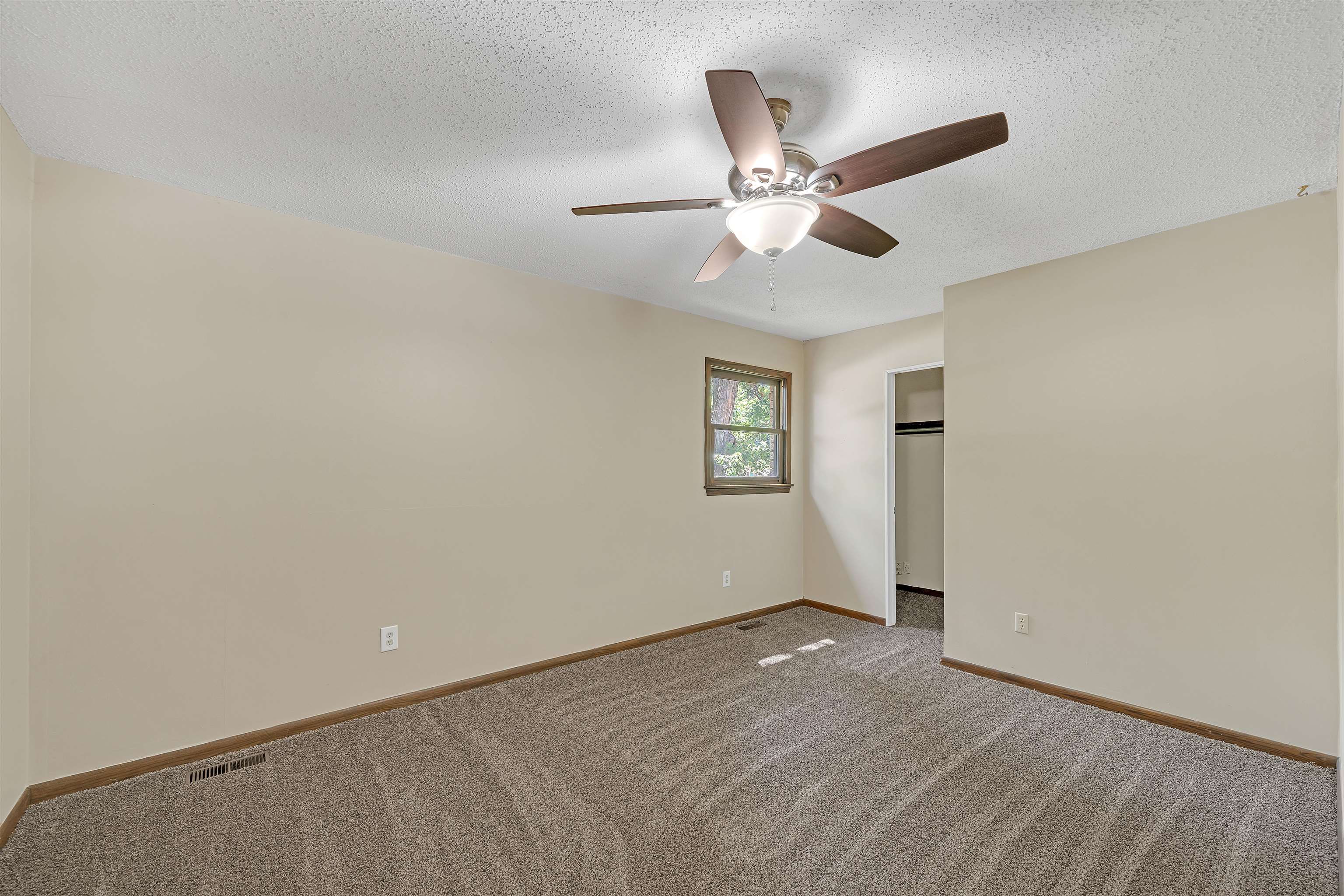 1671 N Maybelle St Property Photo 15