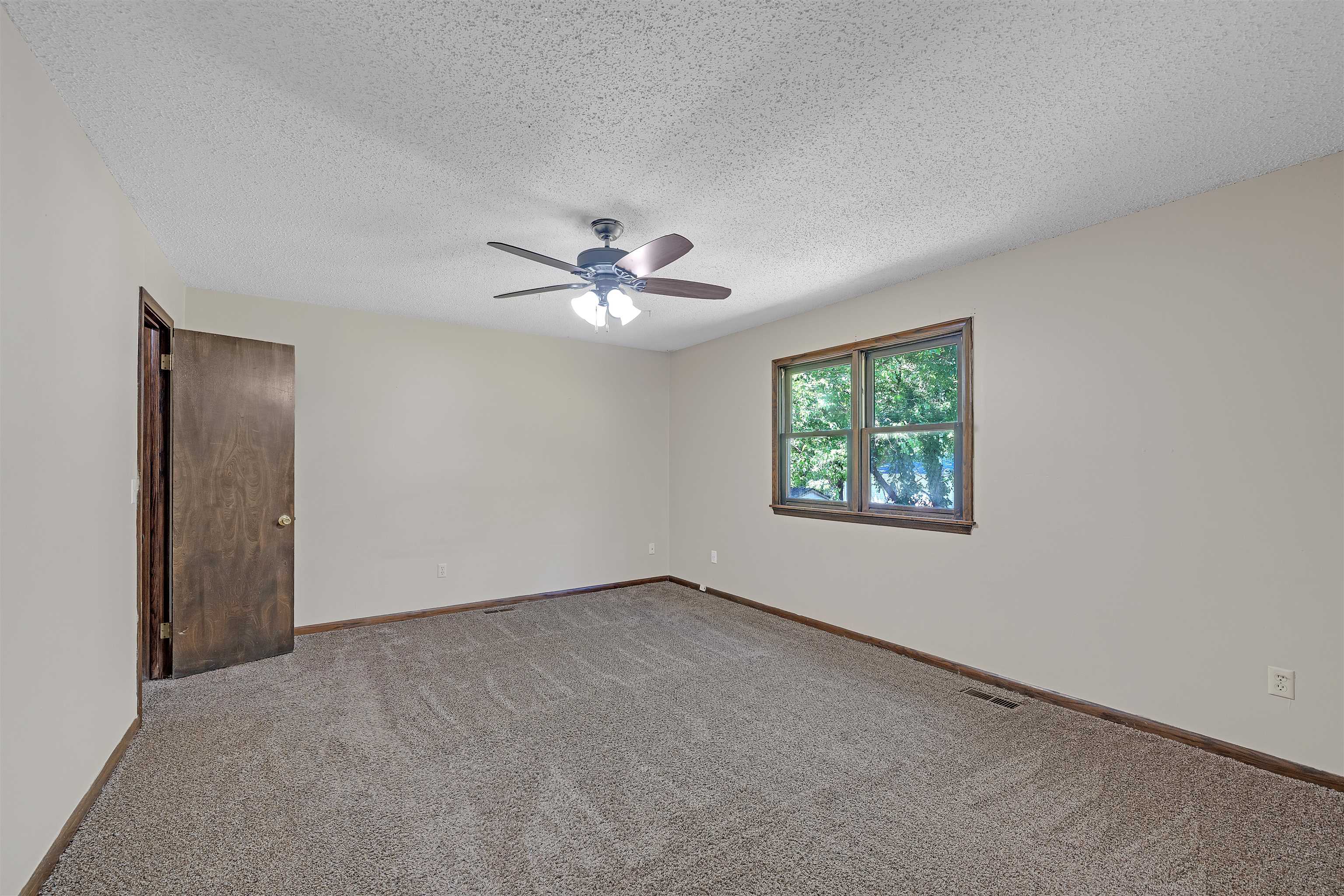 1671 N Maybelle St Property Photo 17