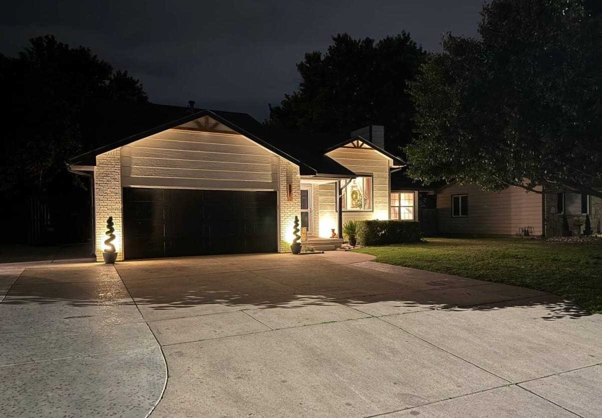 4027 N Friar Ln Property Photo 2