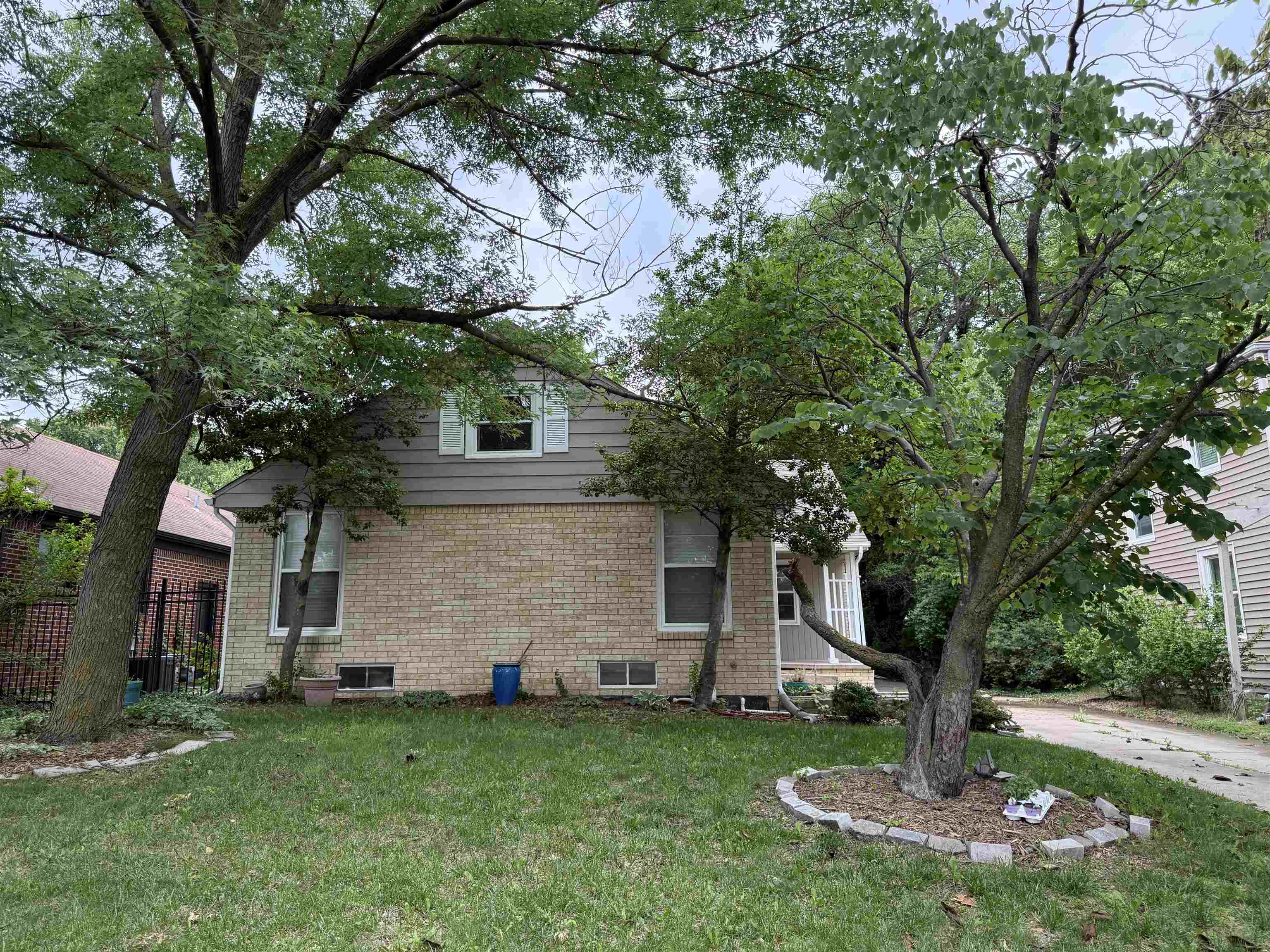 227 S Glendale St Property Photo 1