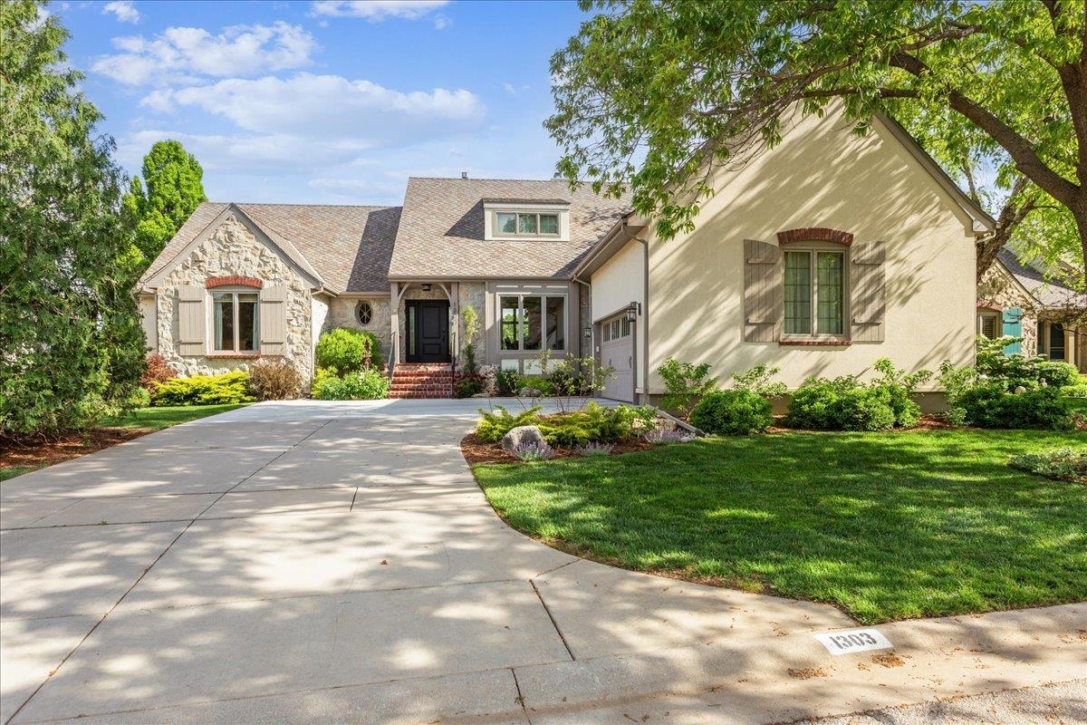 1303 N White Tail Ct Picture