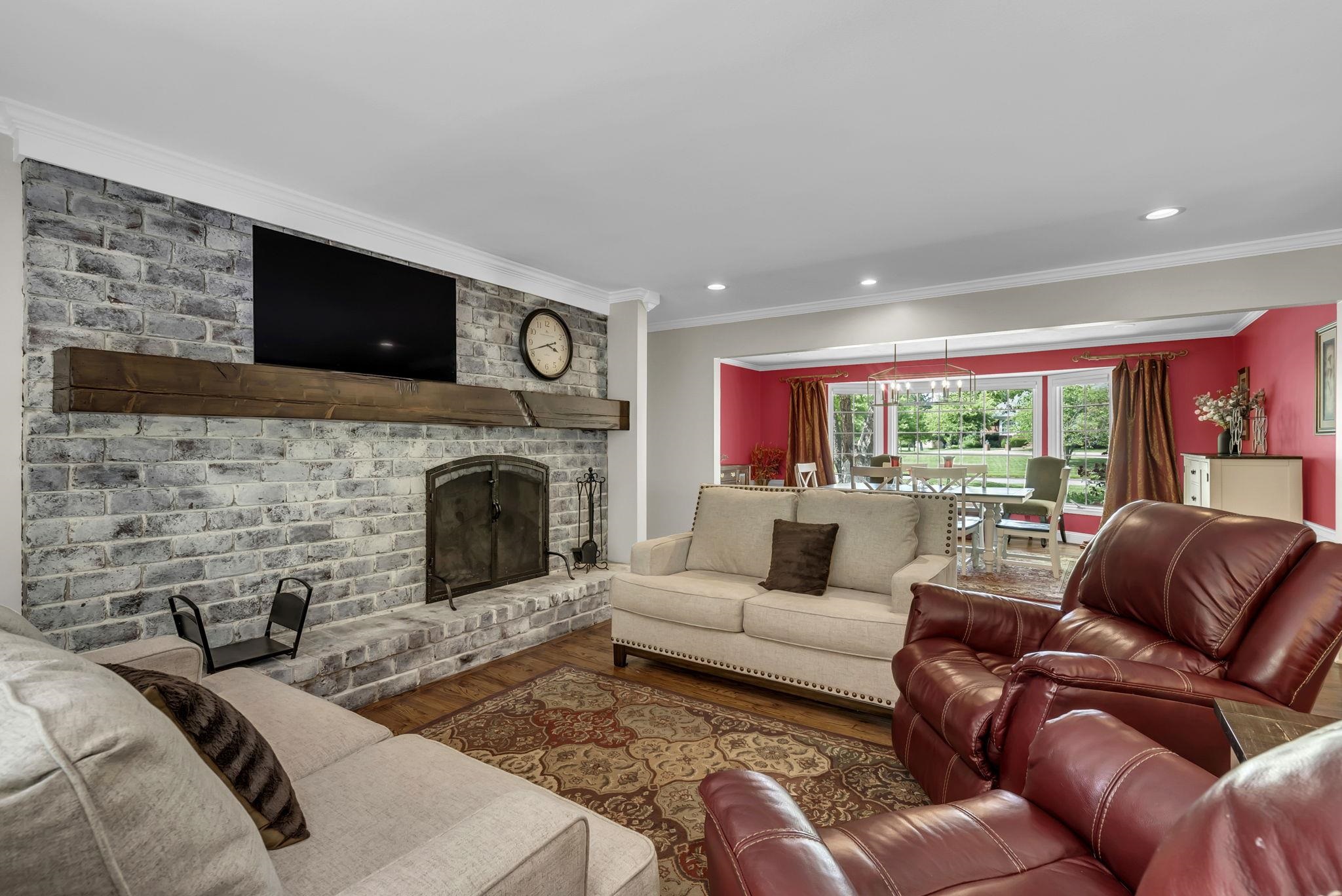 7 E Swallow St Property Photo 6