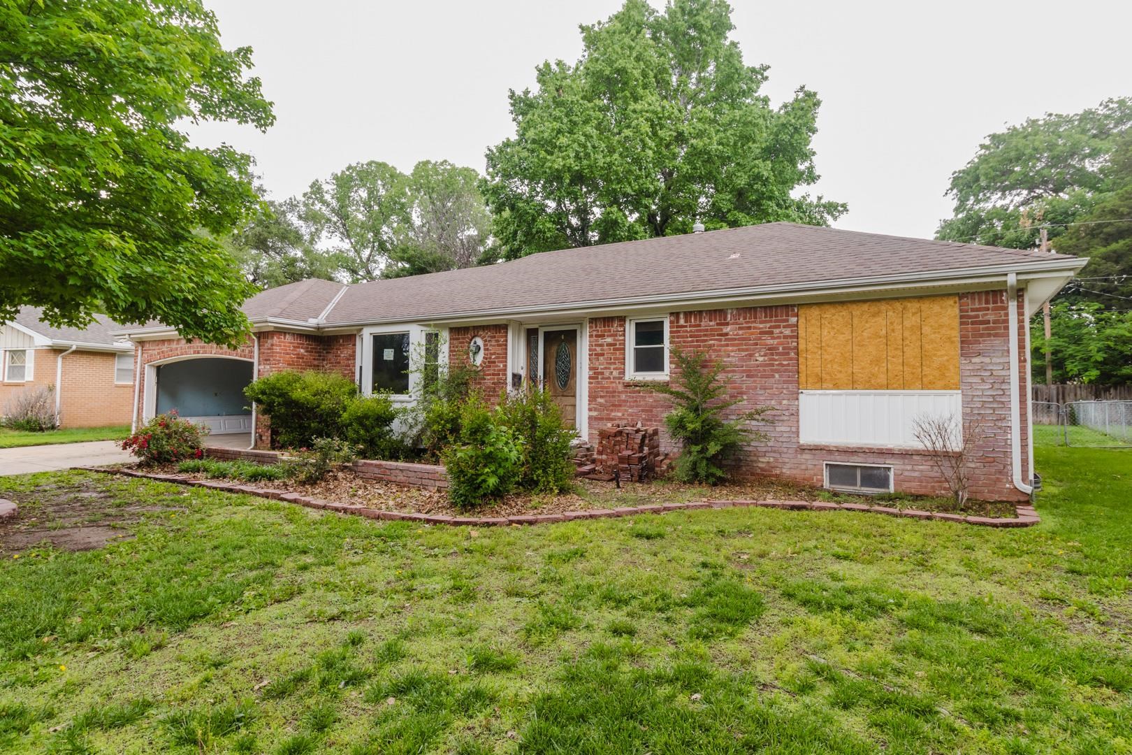 1269 N Wood Ave Property Photo 2