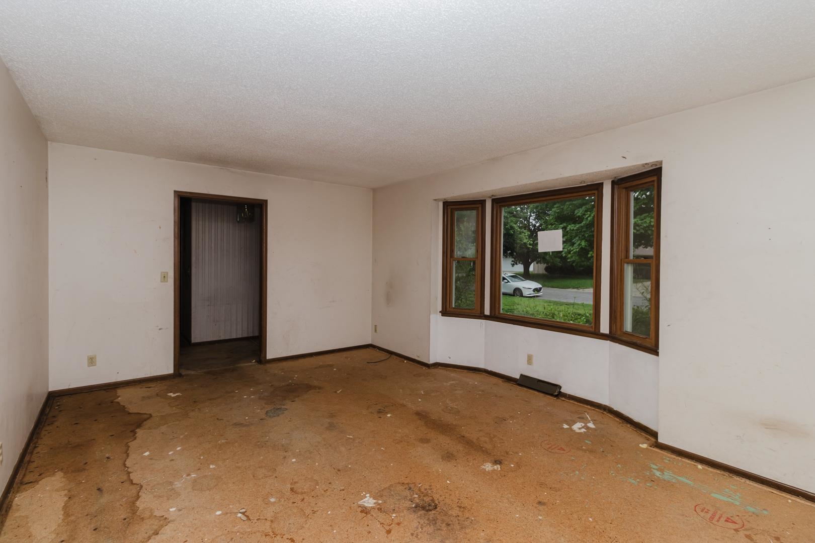 1269 N Wood Ave Property Photo 6
