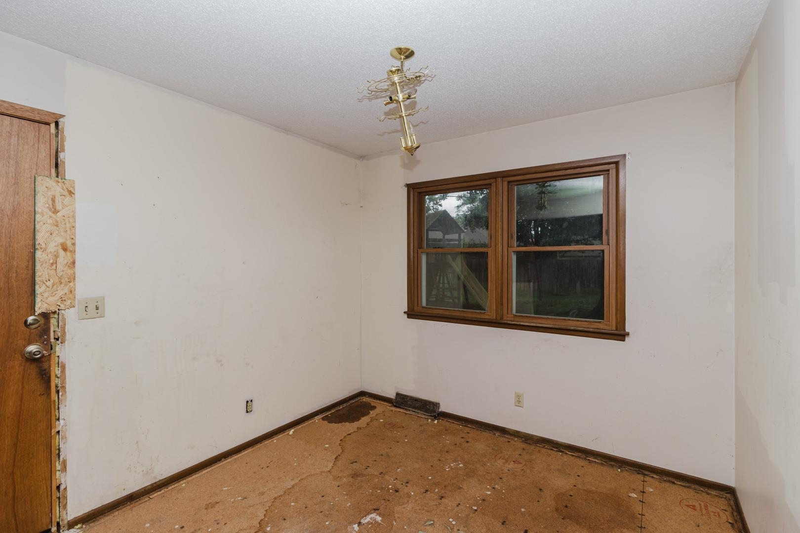1269 N Wood Ave Property Photo 7