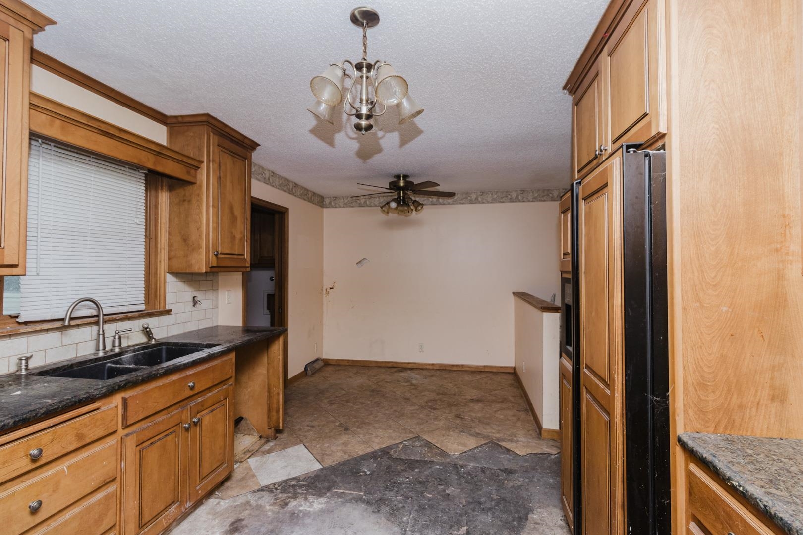 1269 N Wood Ave Property Photo 8