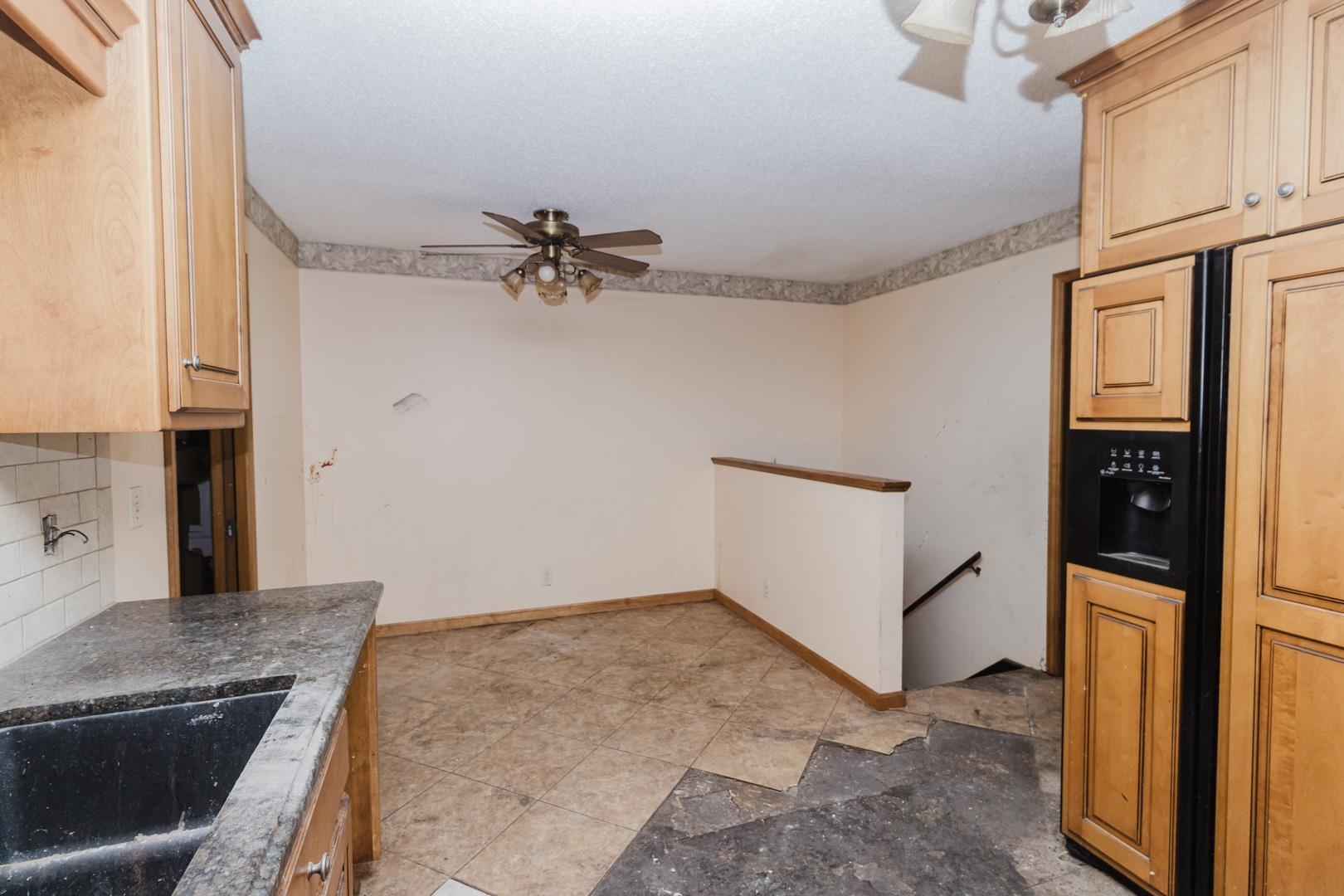 1269 N Wood Ave Property Photo 10
