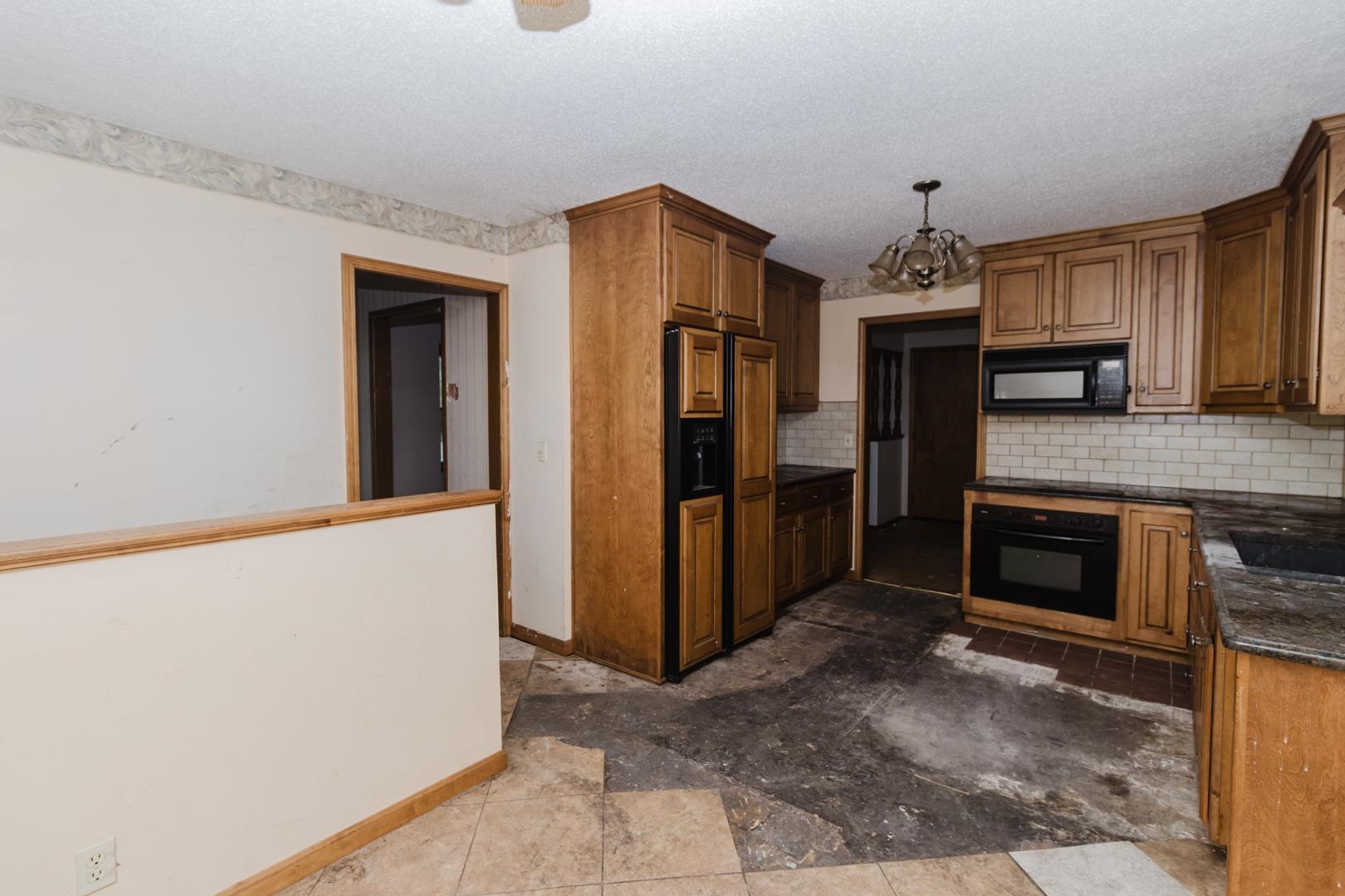 1269 N Wood Ave Property Photo 11