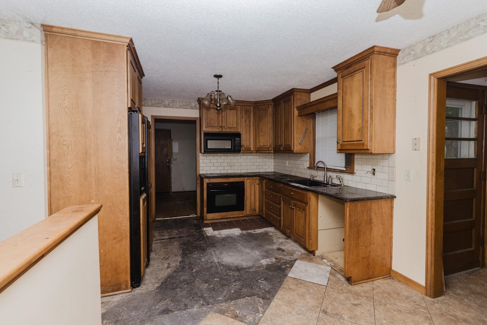 1269 N Wood Ave Property Photo 12