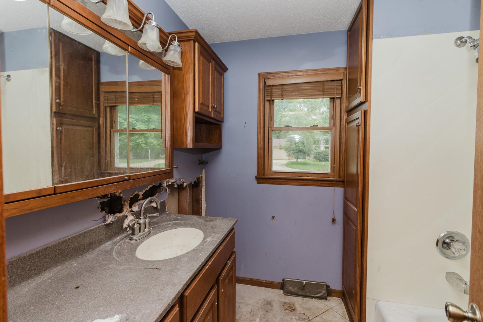 1269 N Wood Ave Property Photo 23
